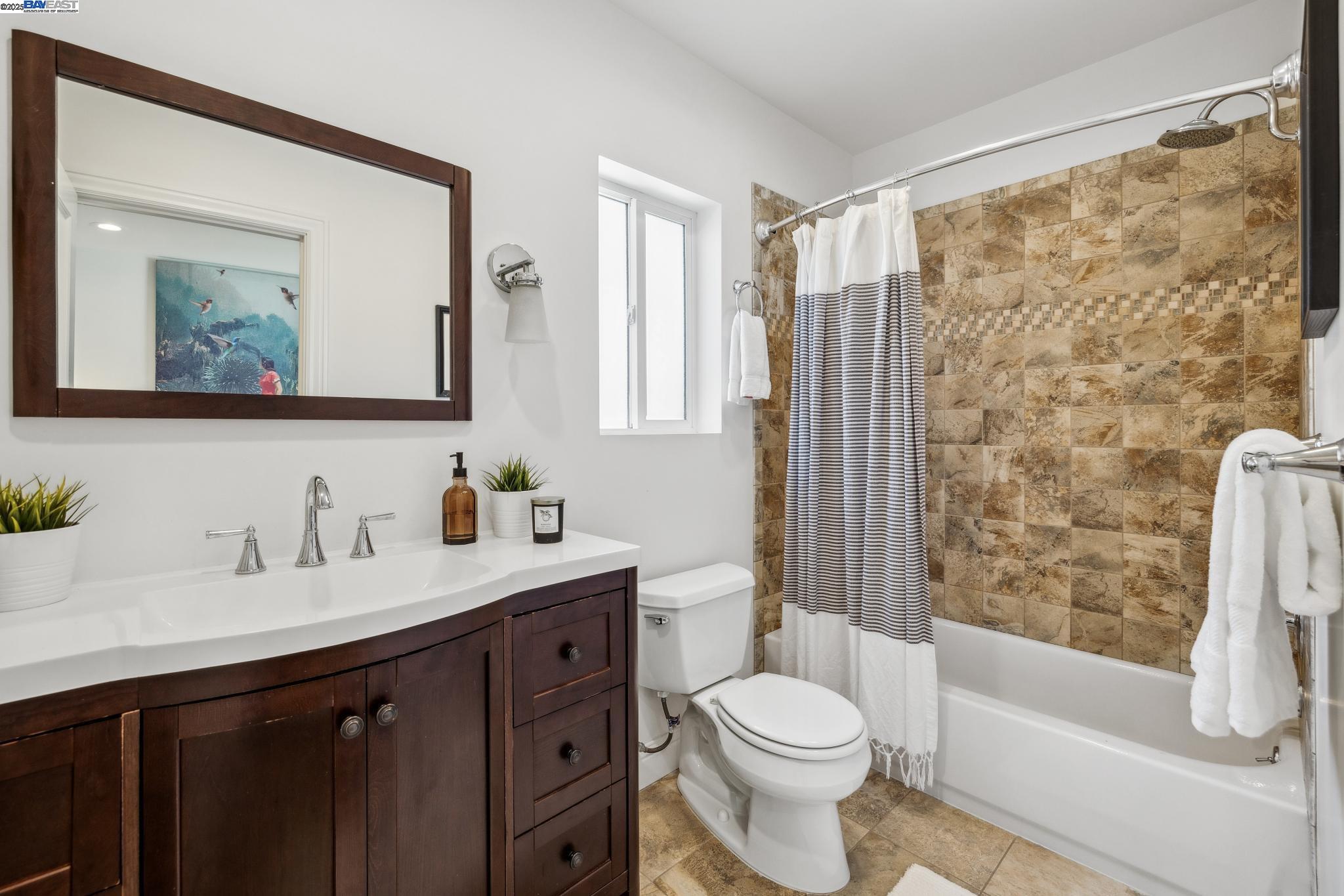 Detail Gallery Image 22 of 46 For 776 60th Street, Oakland,  CA 94609 - 3 Beds | 2 Baths