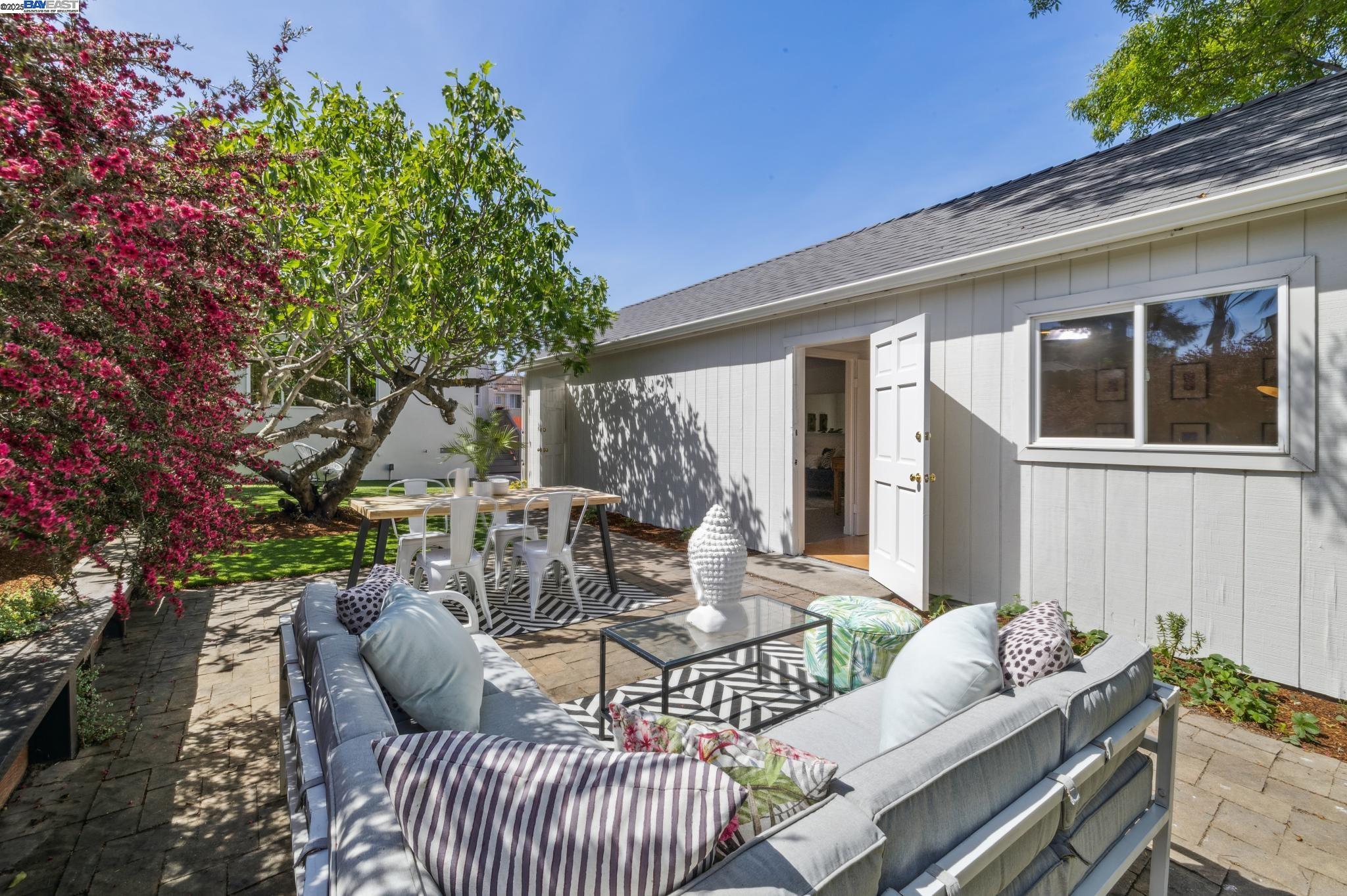 Detail Gallery Image 34 of 46 For 776 60th Street, Oakland,  CA 94609 - 3 Beds | 2 Baths