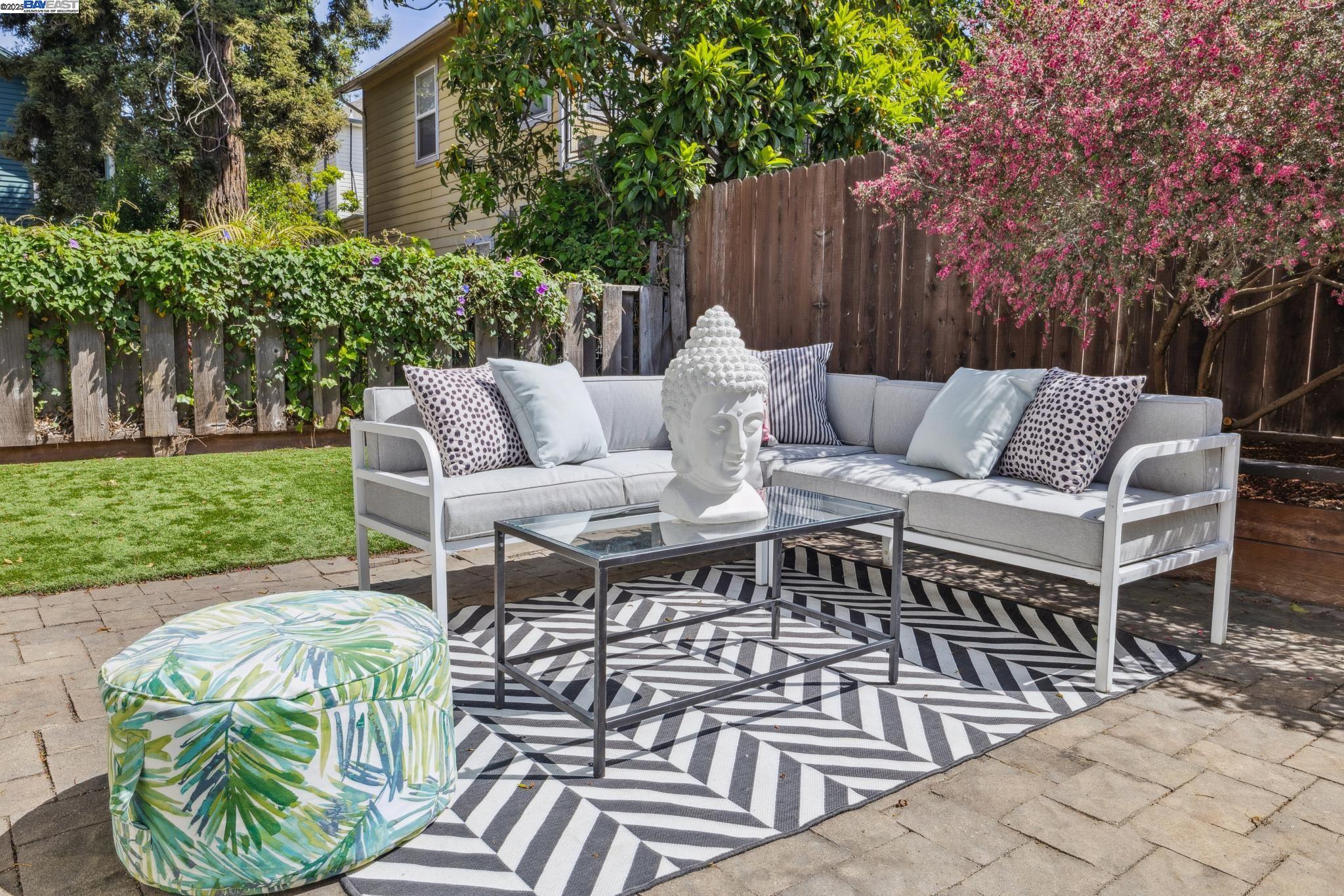 Detail Gallery Image 37 of 46 For 776 60th Street, Oakland,  CA 94609 - 3 Beds | 2 Baths