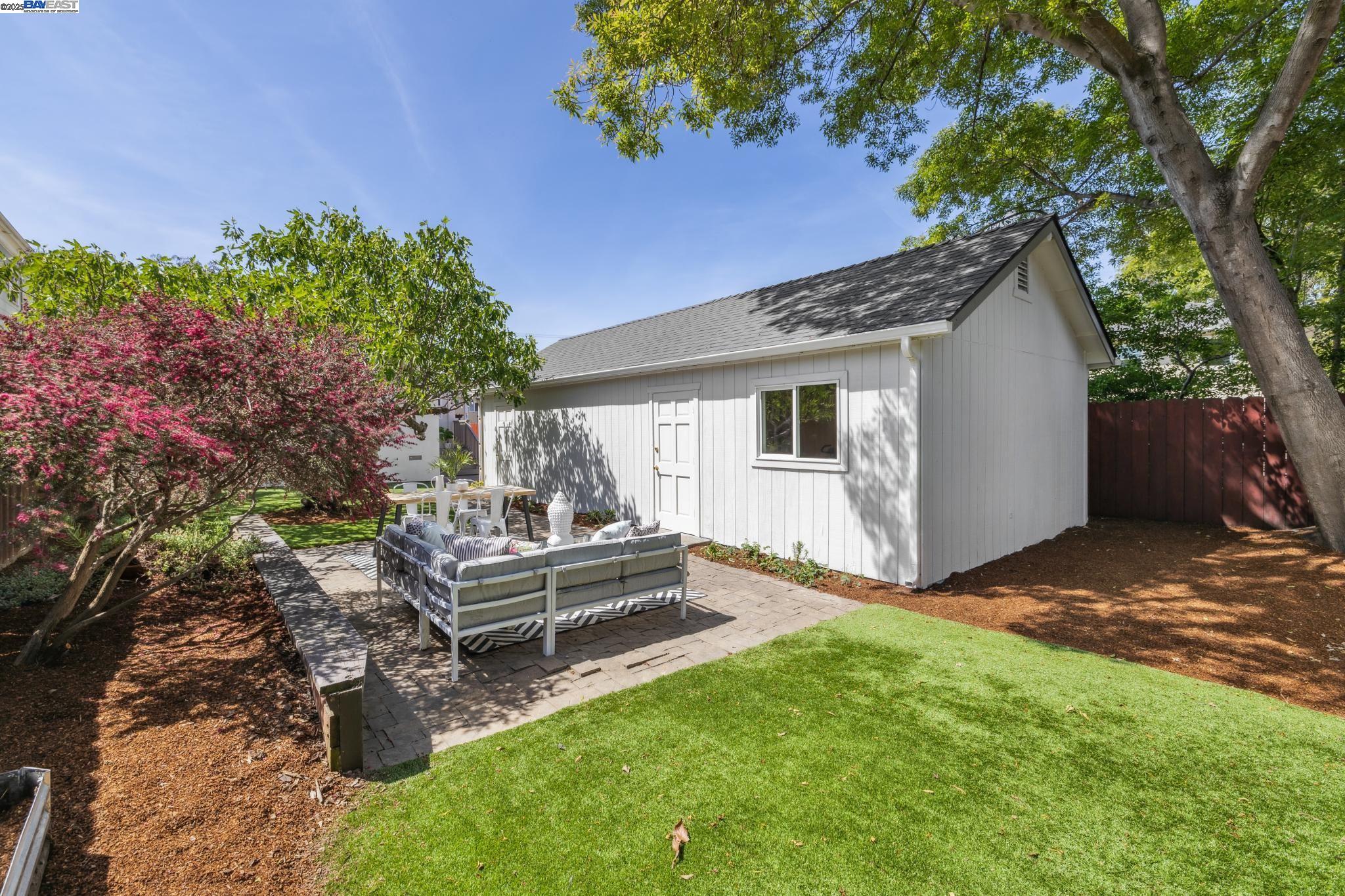 Detail Gallery Image 40 of 46 For 776 60th Street, Oakland,  CA 94609 - 3 Beds | 2 Baths