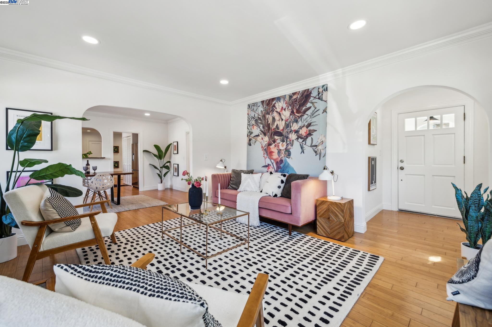 Detail Gallery Image 5 of 46 For 776 60th Street, Oakland,  CA 94609 - 3 Beds | 2 Baths