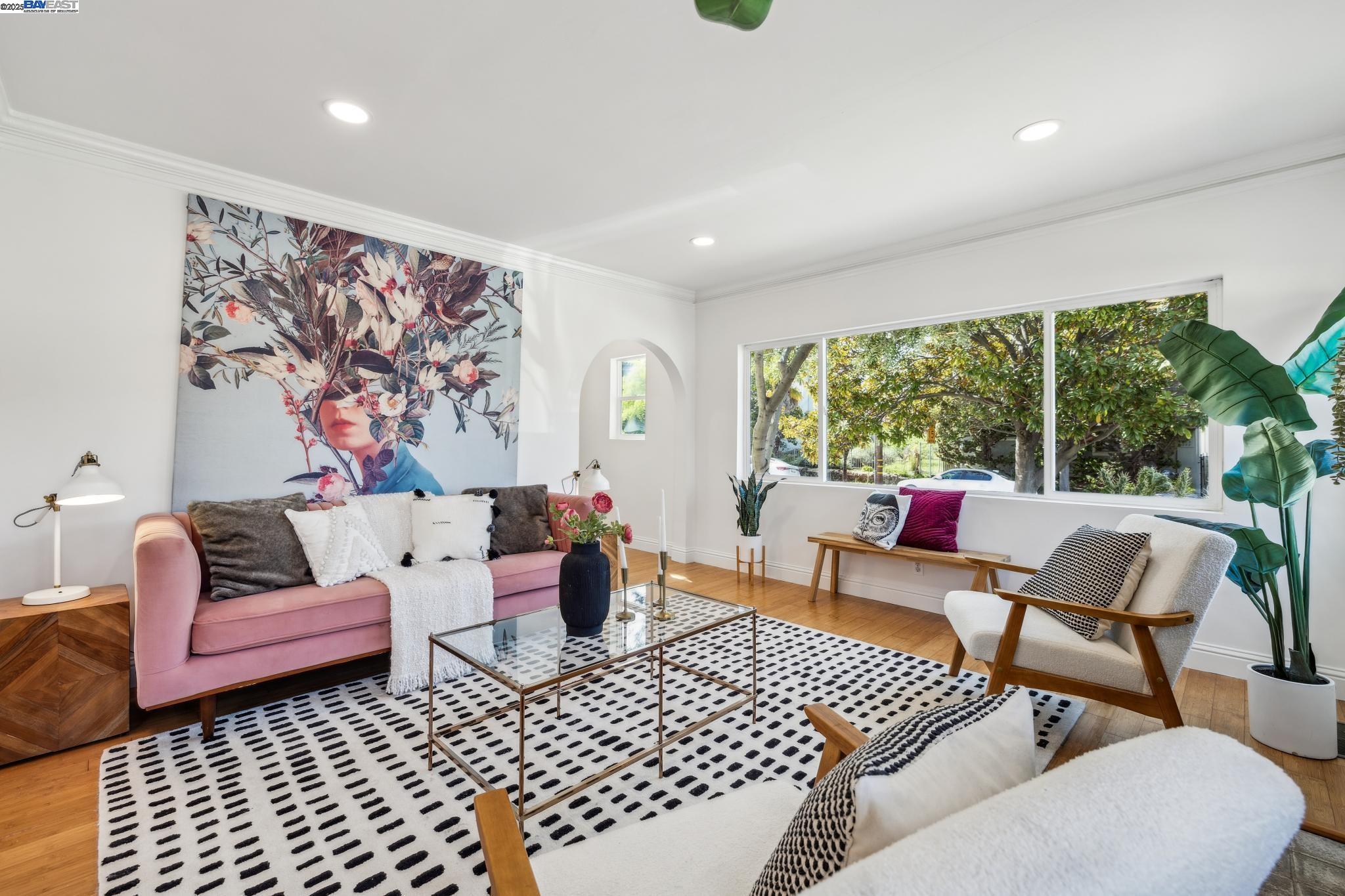 Detail Gallery Image 6 of 46 For 776 60th Street, Oakland,  CA 94609 - 3 Beds | 2 Baths
