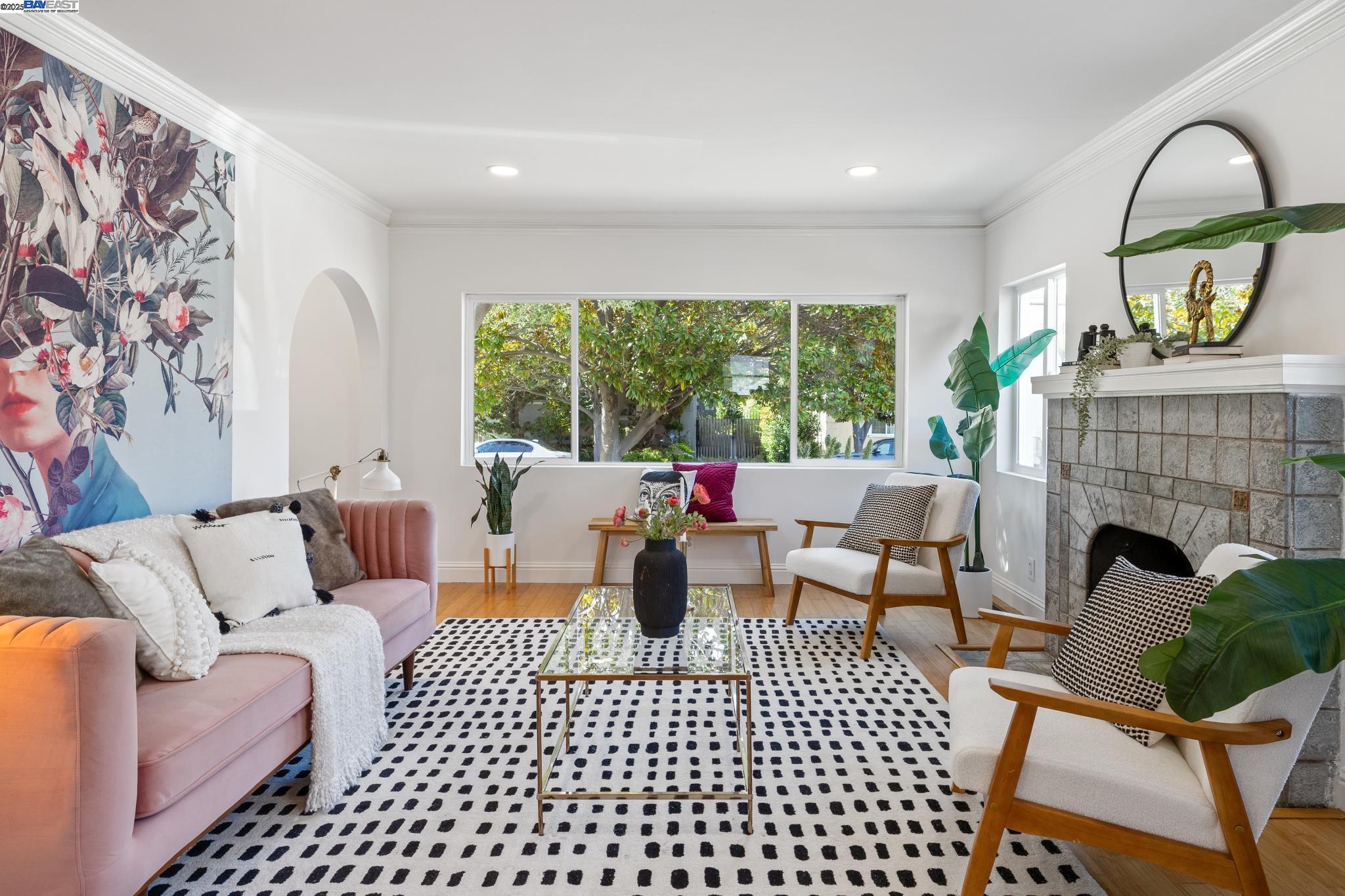 Detail Gallery Image 7 of 46 For 776 60th Street, Oakland,  CA 94609 - 3 Beds | 2 Baths