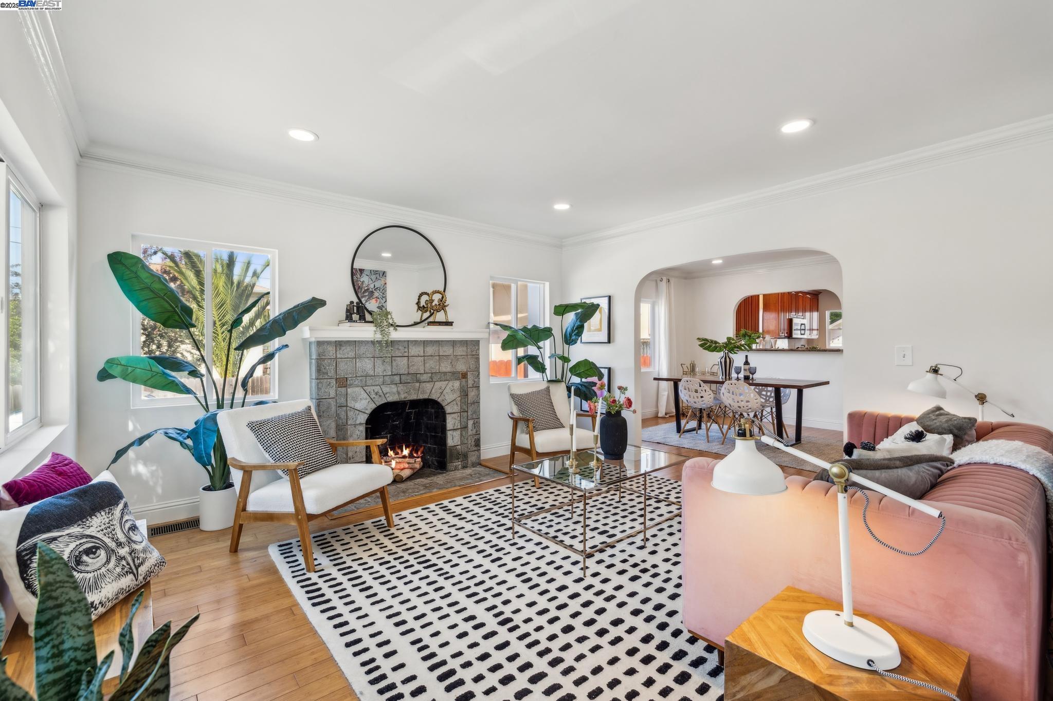 Detail Gallery Image 8 of 46 For 776 60th Street, Oakland,  CA 94609 - 3 Beds | 2 Baths