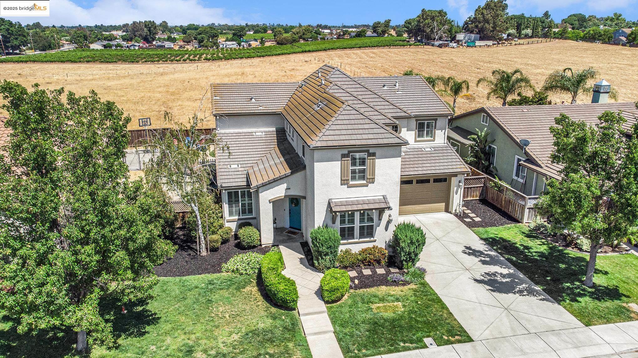 Detail Gallery Image 2 of 53 For 583 Sawgrass Way, Oakley,  CA 94561 - 5 Beds | 3/1 Baths