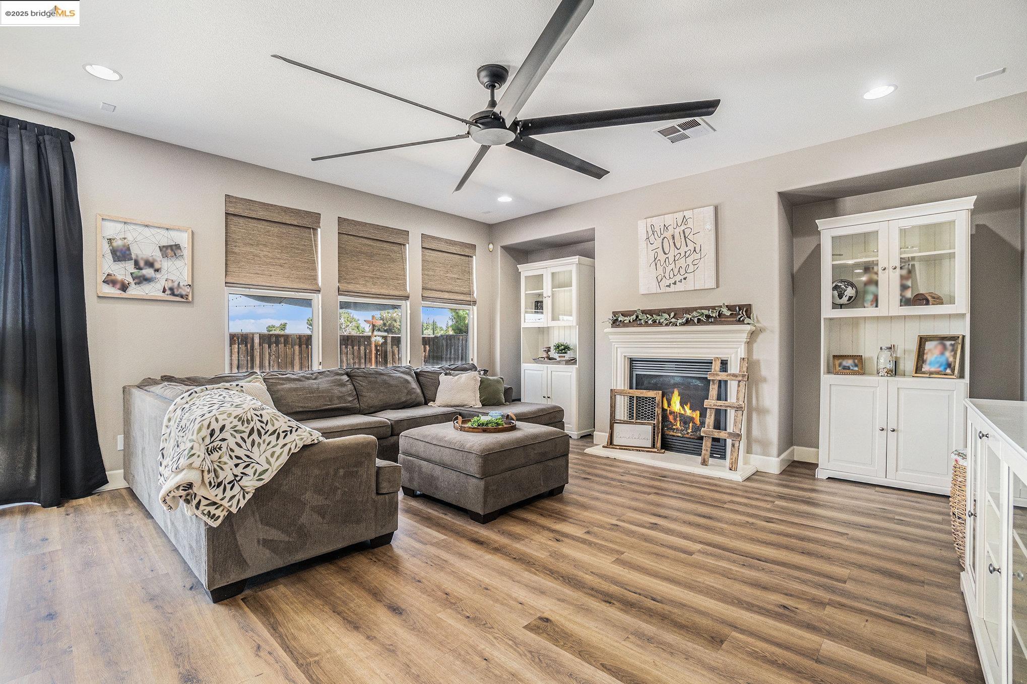 Detail Gallery Image 11 of 53 For 583 Sawgrass Way, Oakley,  CA 94561 - 5 Beds | 3/1 Baths