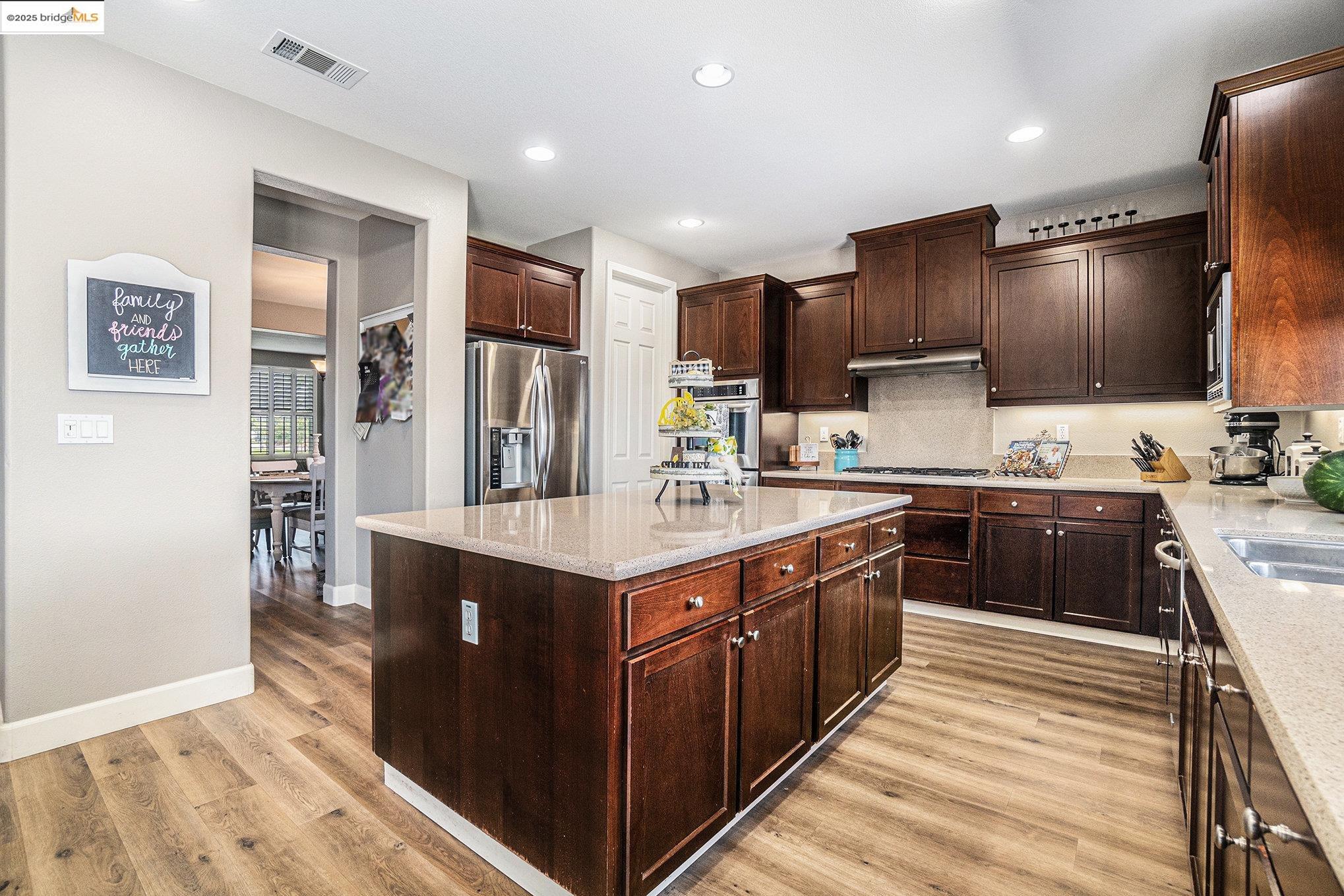 Detail Gallery Image 16 of 53 For 583 Sawgrass Way, Oakley,  CA 94561 - 5 Beds | 3/1 Baths