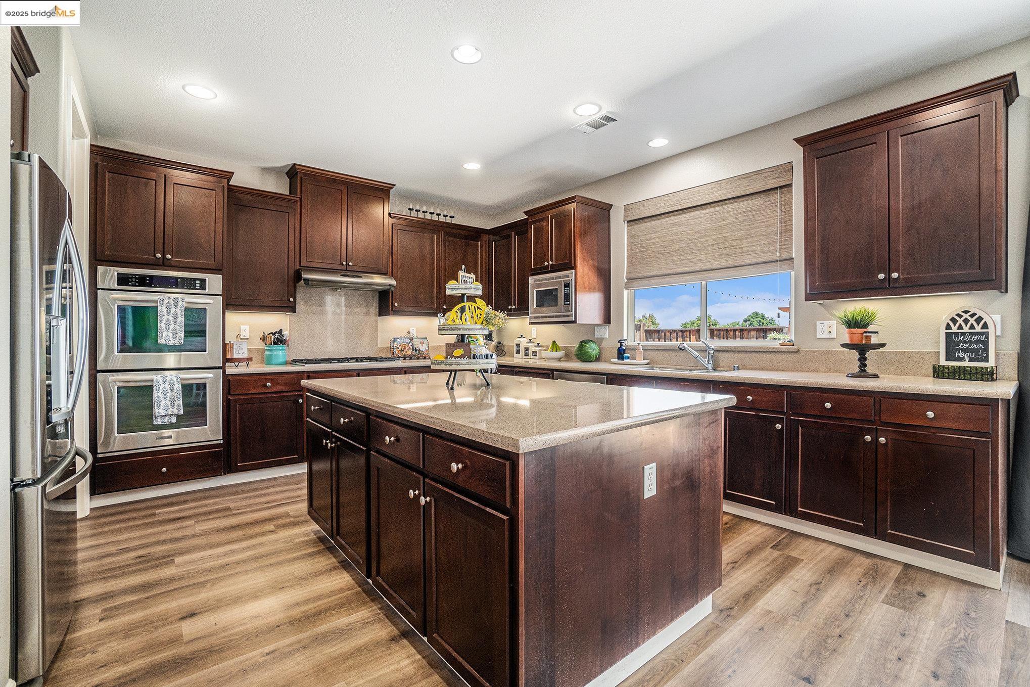 Detail Gallery Image 17 of 53 For 583 Sawgrass Way, Oakley,  CA 94561 - 5 Beds | 3/1 Baths