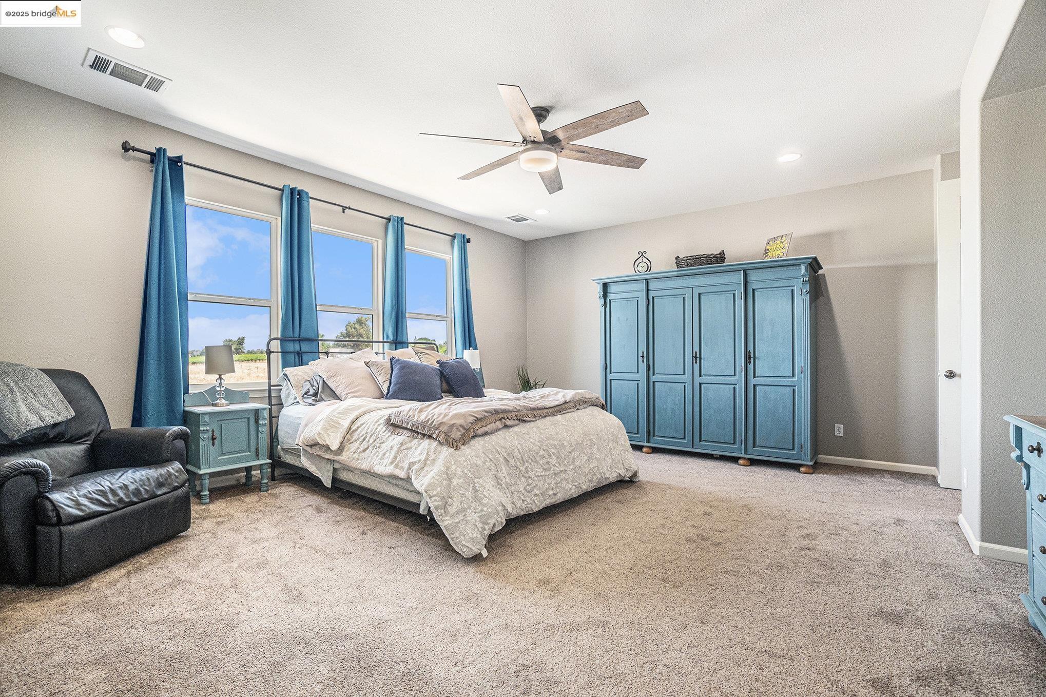 Detail Gallery Image 21 of 53 For 583 Sawgrass Way, Oakley,  CA 94561 - 5 Beds | 3/1 Baths