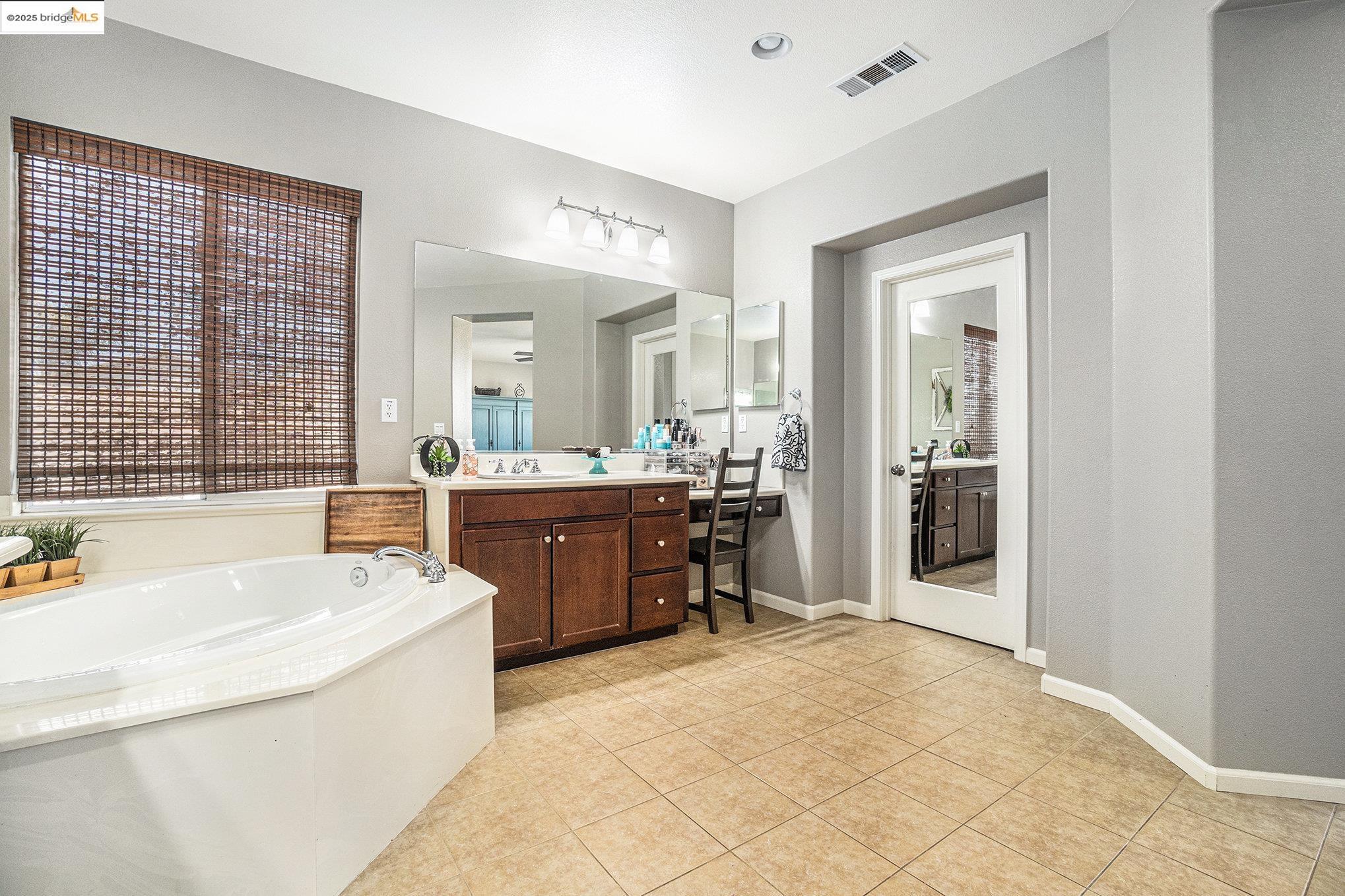 Detail Gallery Image 24 of 53 For 583 Sawgrass Way, Oakley,  CA 94561 - 5 Beds | 3/1 Baths