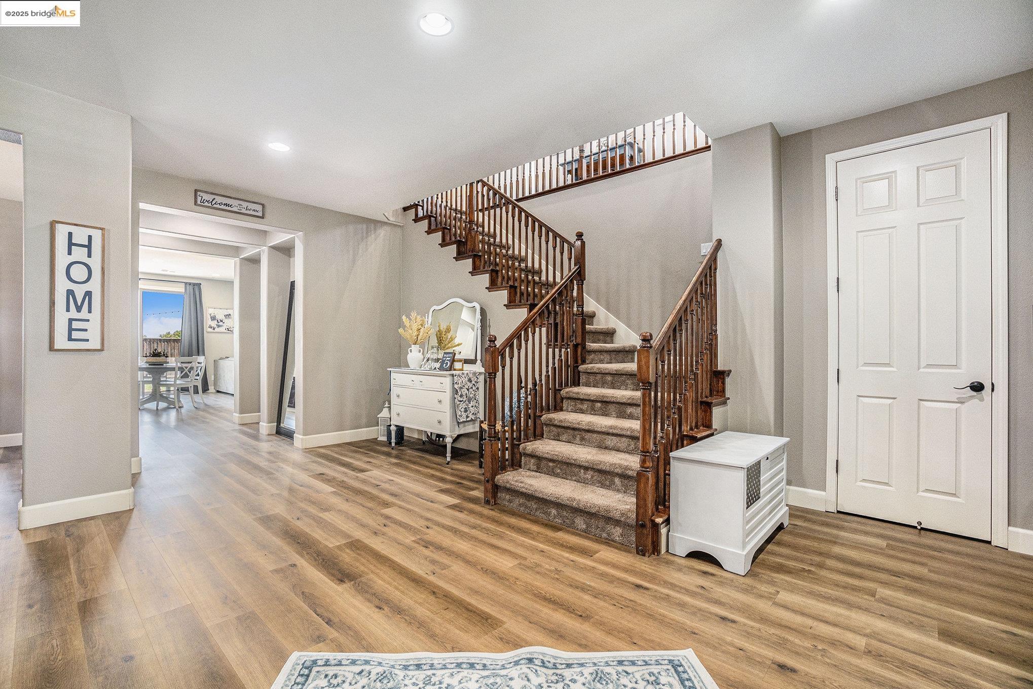 Detail Gallery Image 7 of 53 For 583 Sawgrass Way, Oakley,  CA 94561 - 5 Beds | 3/1 Baths