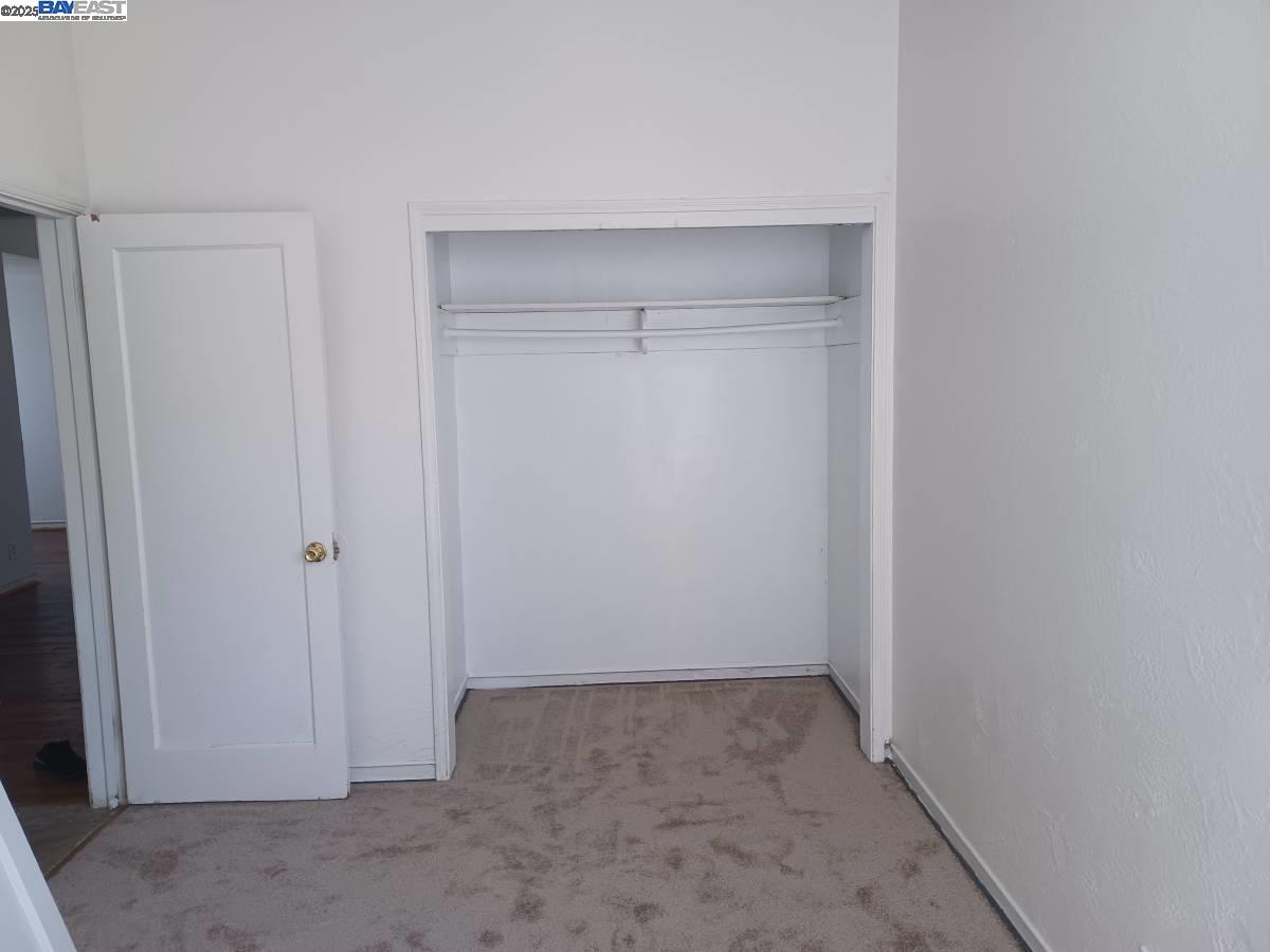 Detail Gallery Image 7 of 11 For 61st Street, Oakland,  CA 94608 - 2 Beds | 1 Baths