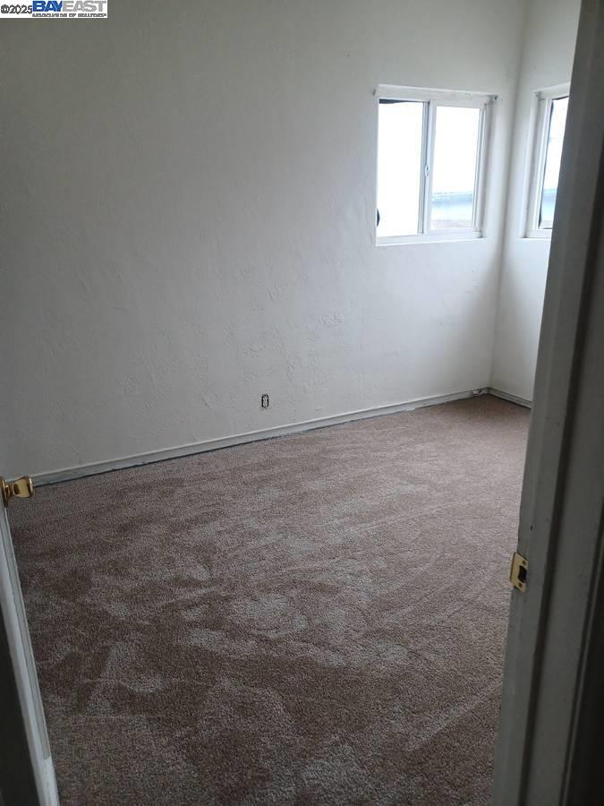Detail Gallery Image 8 of 11 For 61st Street, Oakland,  CA 94608 - 2 Beds | 1 Baths