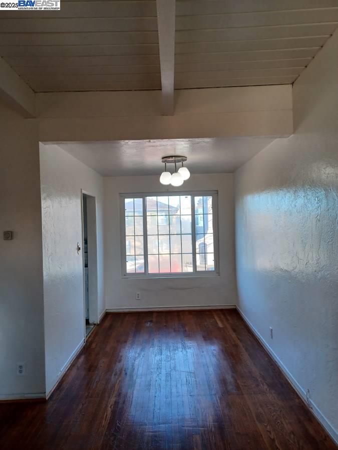 Detail Gallery Image 9 of 11 For 61st Street, Oakland,  CA 94608 - 2 Beds | 1 Baths