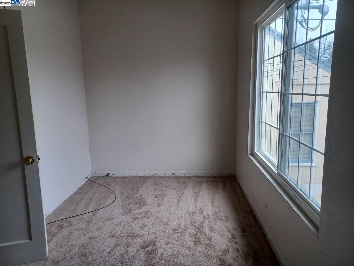 Detail Gallery Image 10 of 11 For 61st Street, Oakland,  CA 94608 - 2 Beds | 1 Baths