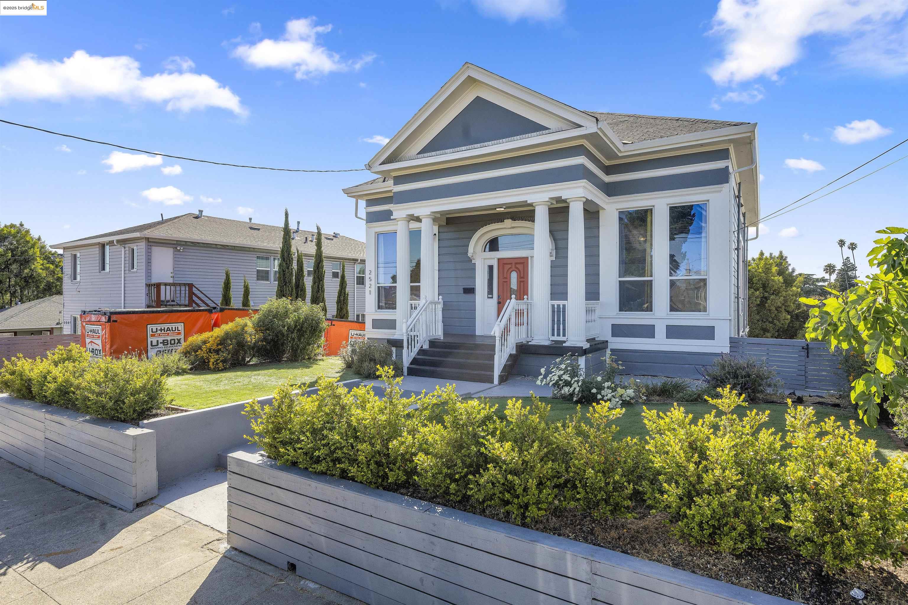 Detail Gallery Image 2 of 60 For 2521 Grande Vista Ave, Oakland,  CA 94601 - 5 Beds | 3 Baths