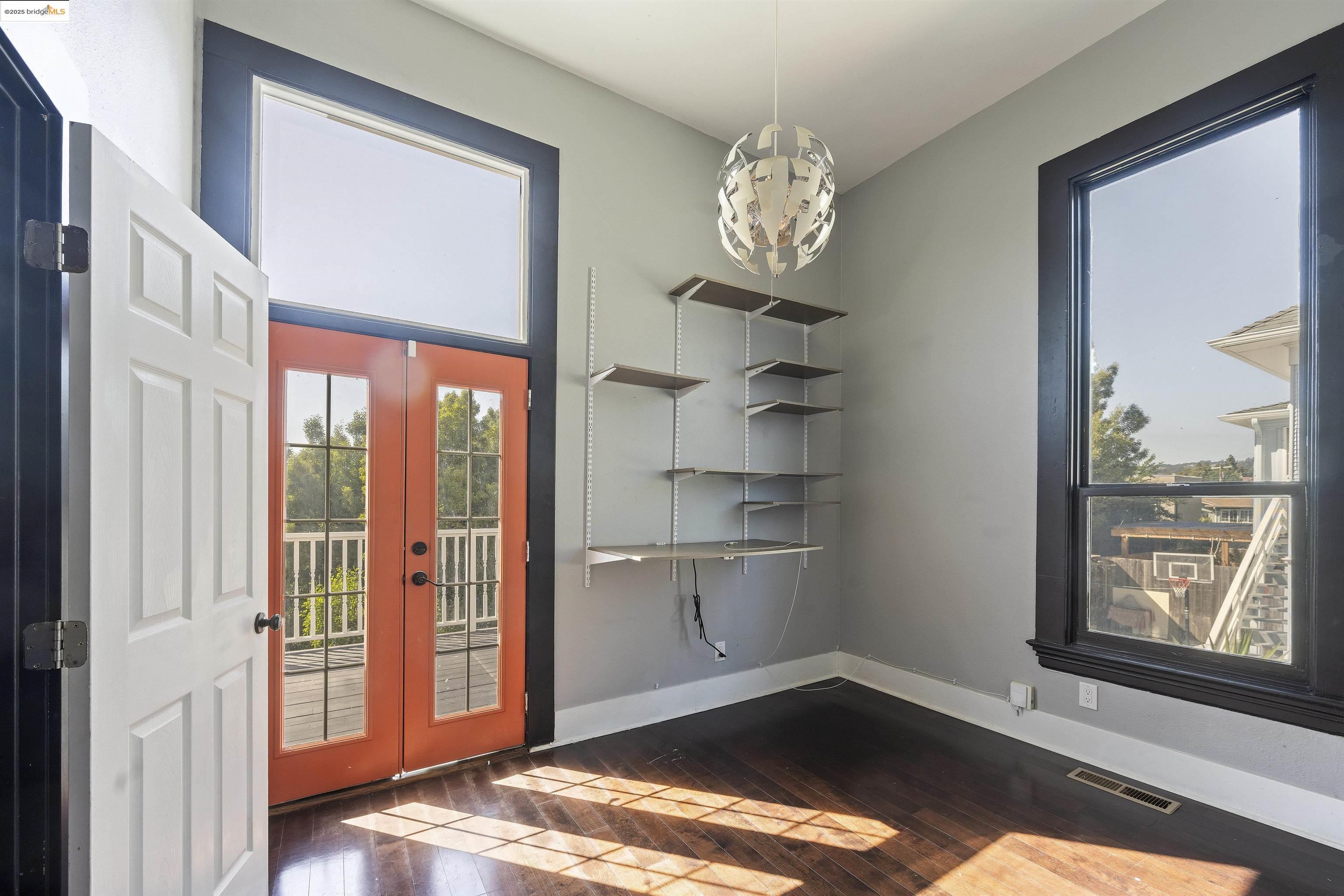 Detail Gallery Image 15 of 60 For 2521 Grande Vista Ave, Oakland,  CA 94601 - 5 Beds | 3 Baths