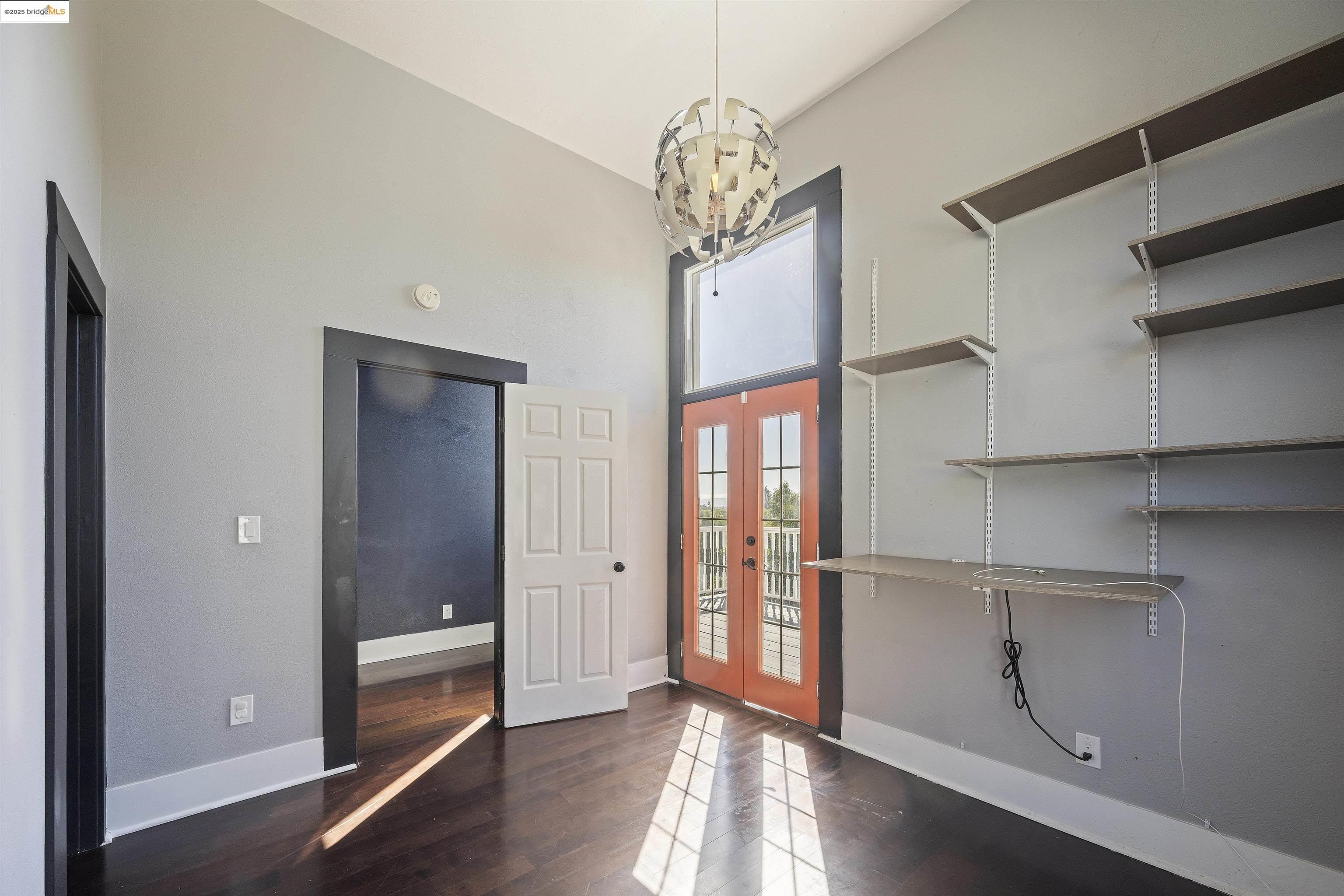 Detail Gallery Image 16 of 60 For 2521 Grande Vista Ave, Oakland,  CA 94601 - 5 Beds | 3 Baths