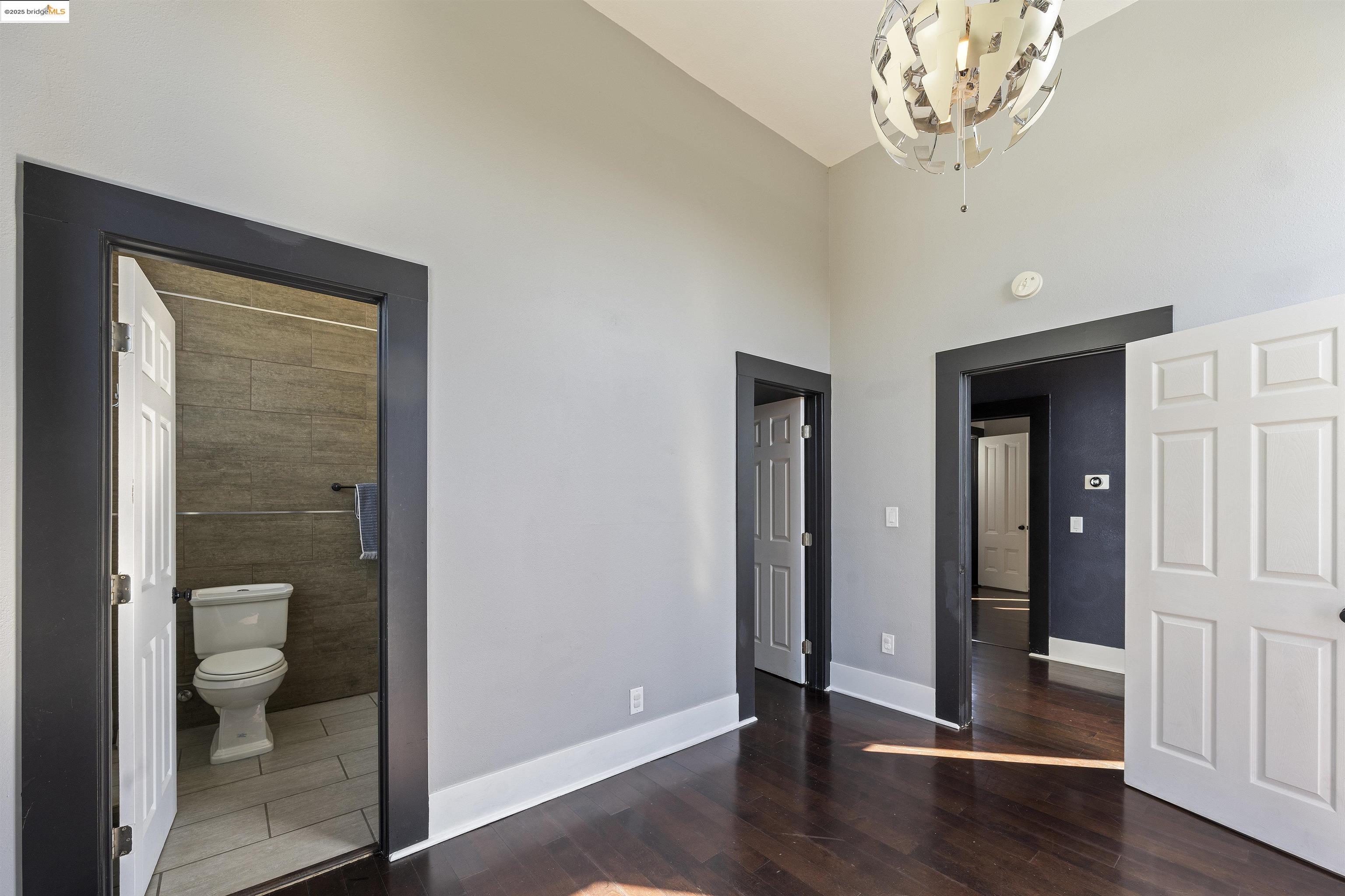 Detail Gallery Image 17 of 60 For 2521 Grande Vista Ave, Oakland,  CA 94601 - 5 Beds | 3 Baths