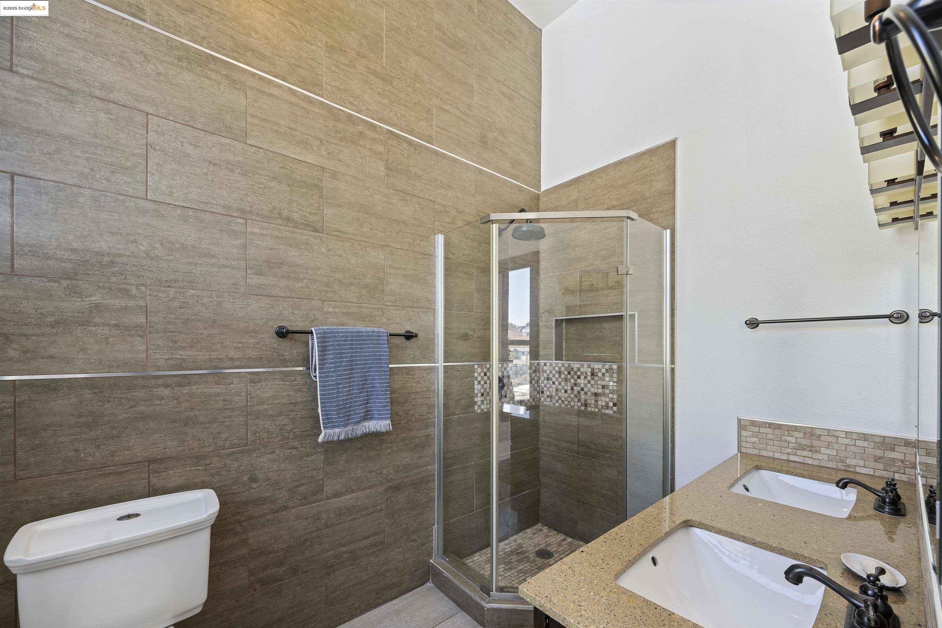 Detail Gallery Image 18 of 60 For 2521 Grande Vista Ave, Oakland,  CA 94601 - 5 Beds | 3 Baths