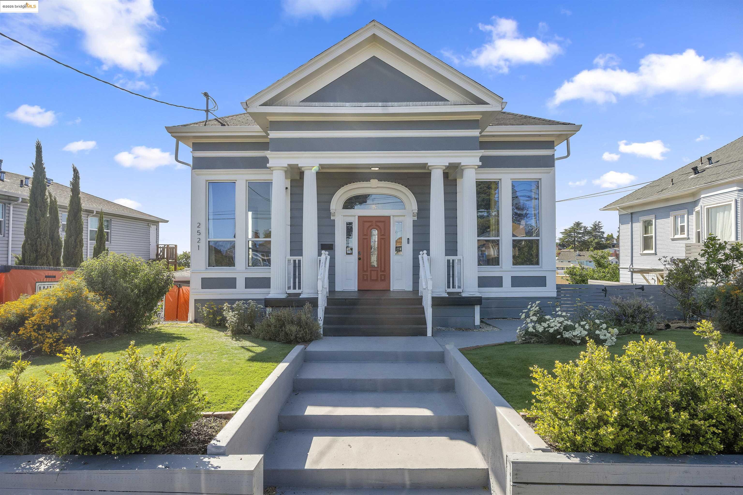 Detail Gallery Image 3 of 60 For 2521 Grande Vista Ave, Oakland,  CA 94601 - 5 Beds | 3 Baths