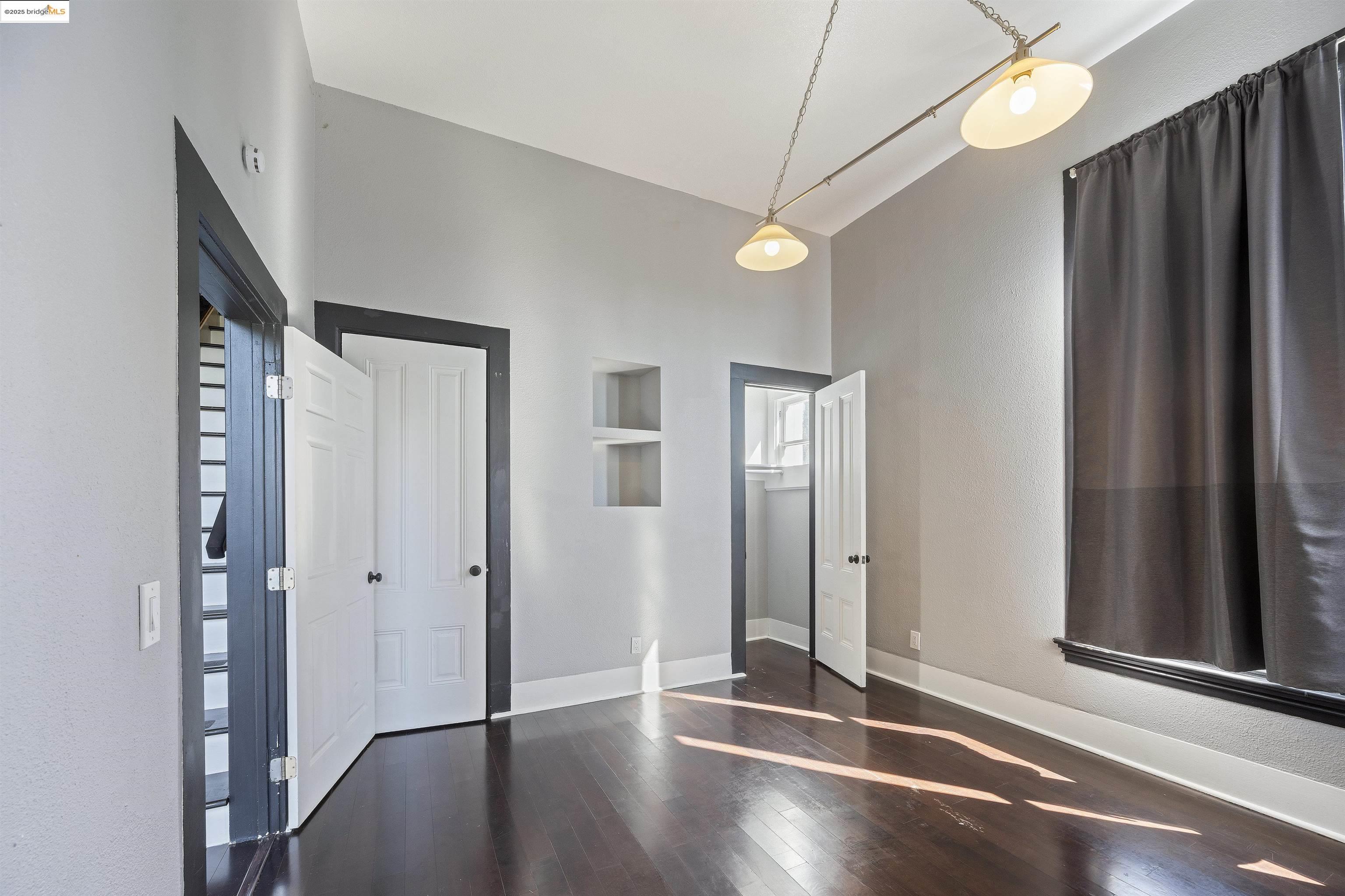 Detail Gallery Image 21 of 60 For 2521 Grande Vista Ave, Oakland,  CA 94601 - 5 Beds | 3 Baths