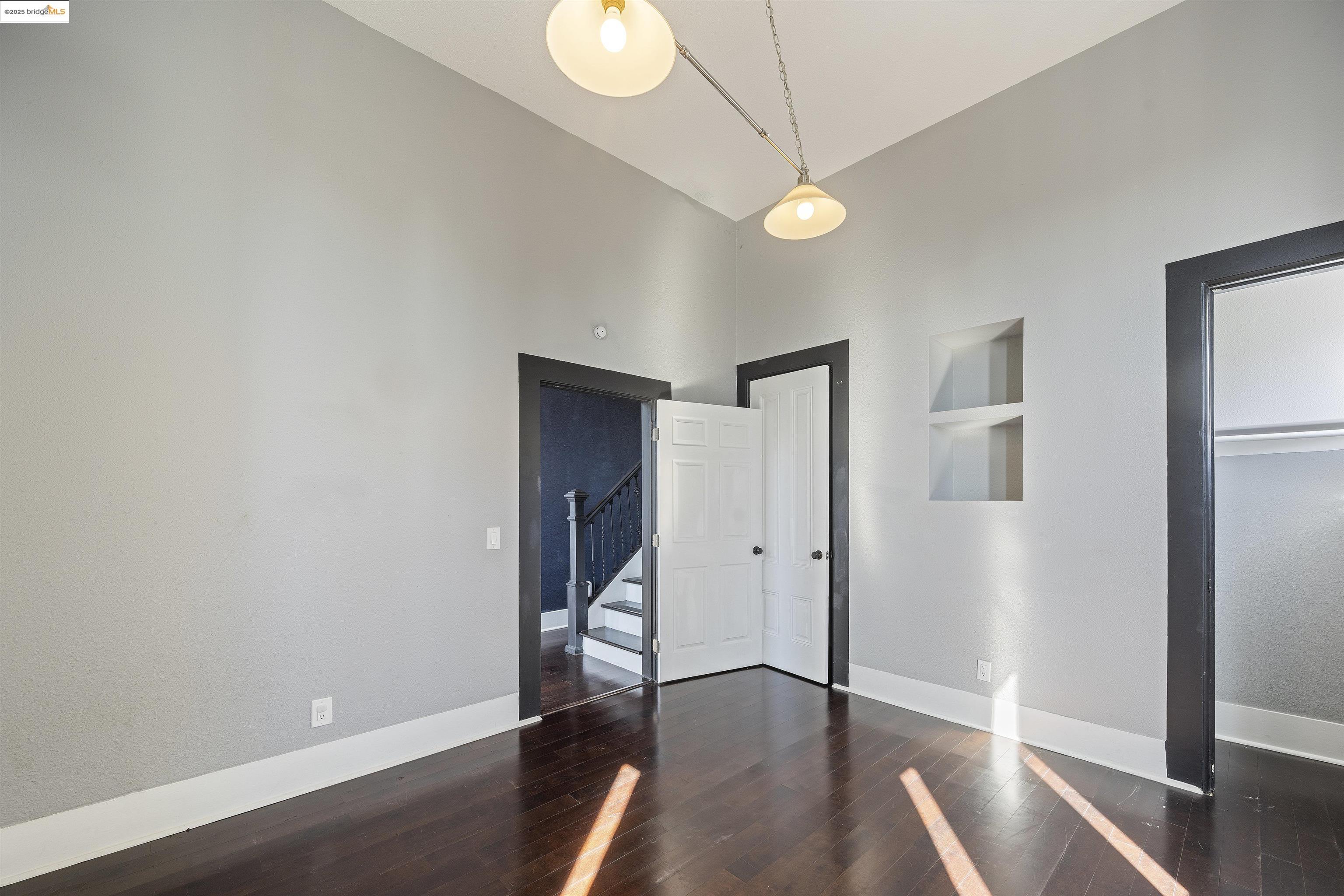Detail Gallery Image 22 of 60 For 2521 Grande Vista Ave, Oakland,  CA 94601 - 5 Beds | 3 Baths