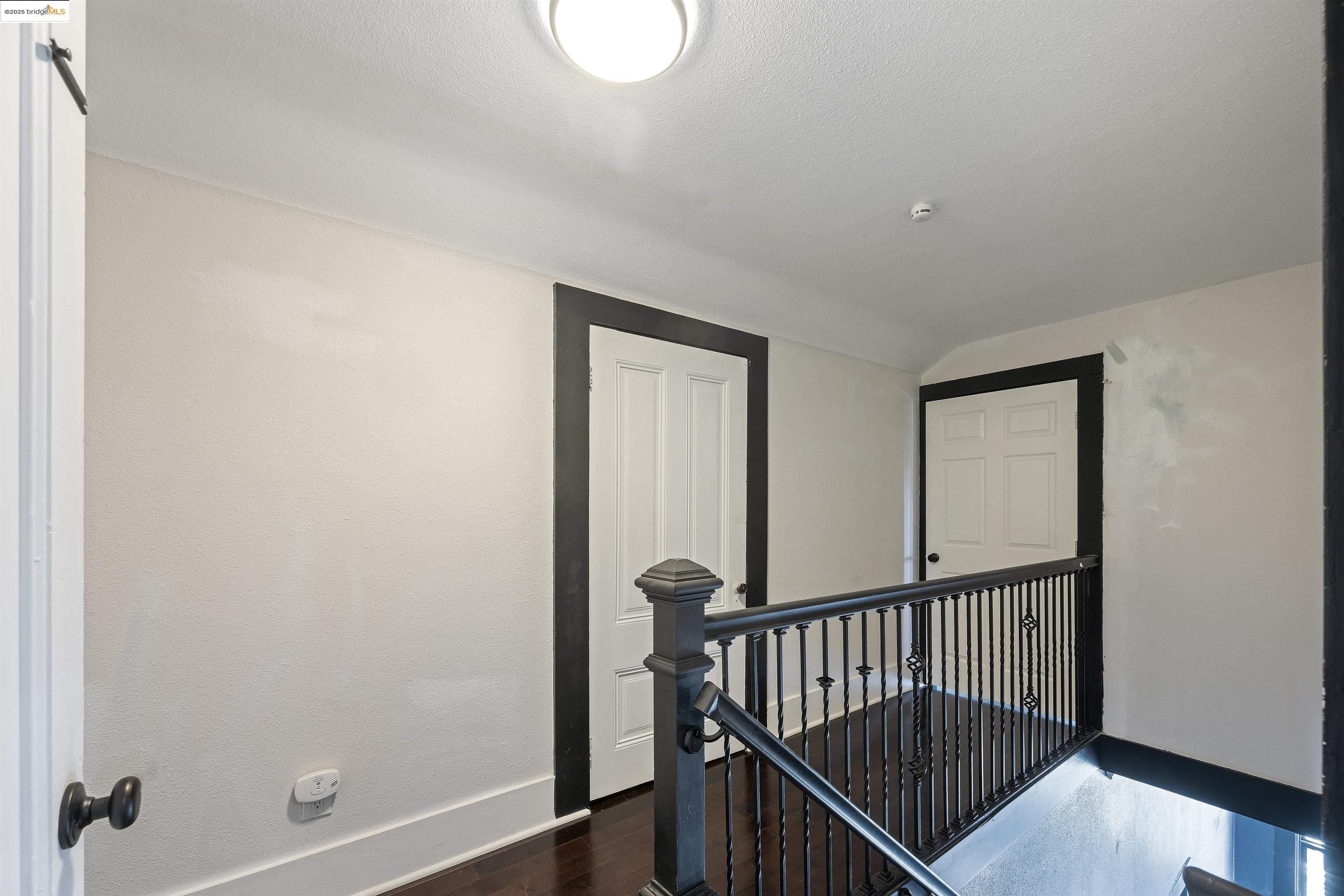 Detail Gallery Image 24 of 60 For 2521 Grande Vista Ave, Oakland,  CA 94601 - 5 Beds | 3 Baths