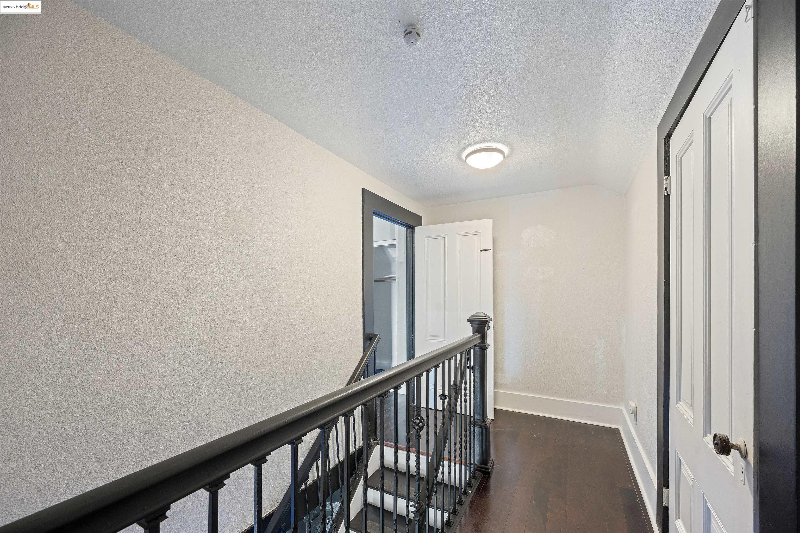 Detail Gallery Image 25 of 60 For 2521 Grande Vista Ave, Oakland,  CA 94601 - 5 Beds | 3 Baths