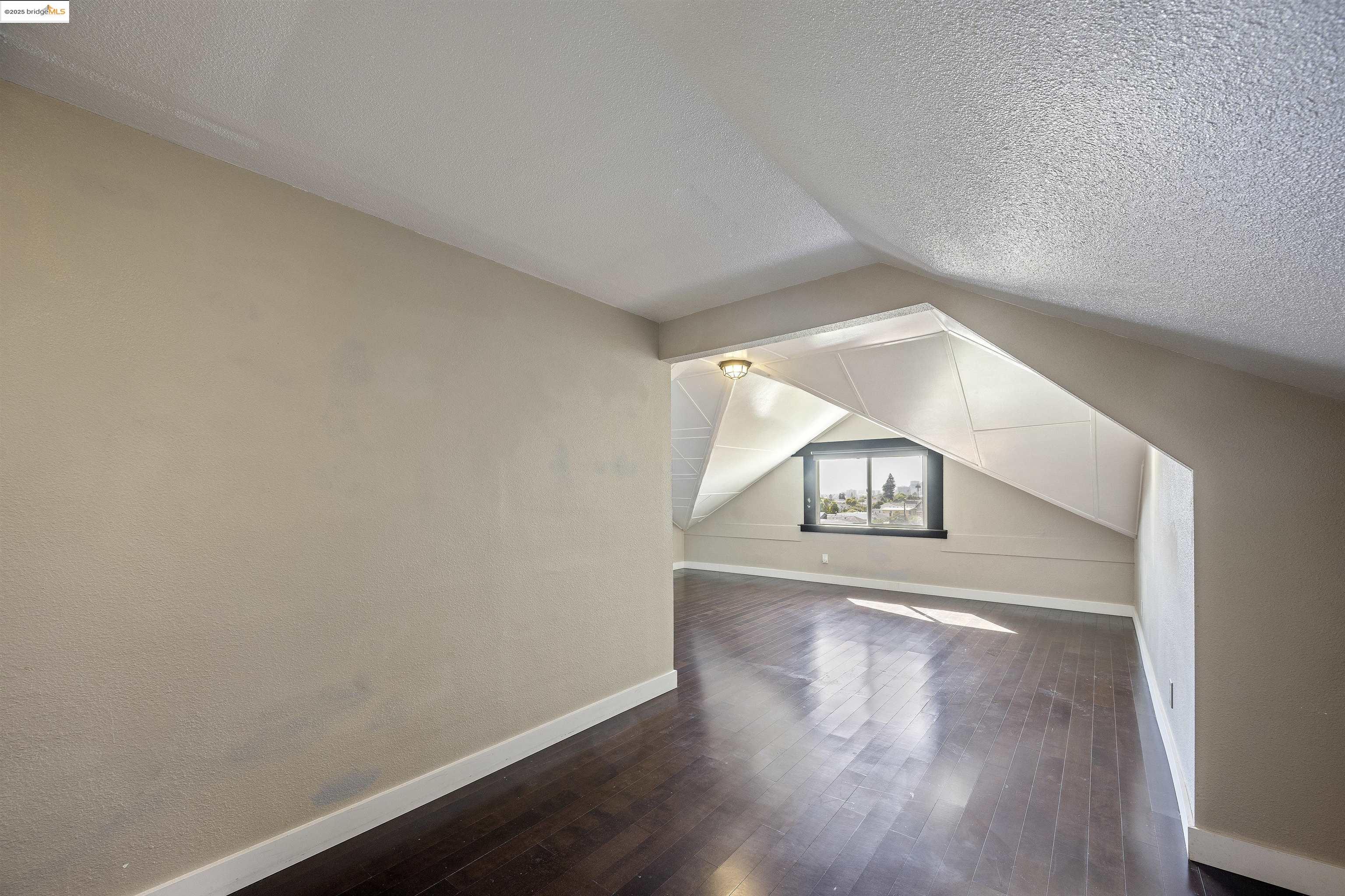 Detail Gallery Image 27 of 60 For 2521 Grande Vista Ave, Oakland,  CA 94601 - 5 Beds | 3 Baths