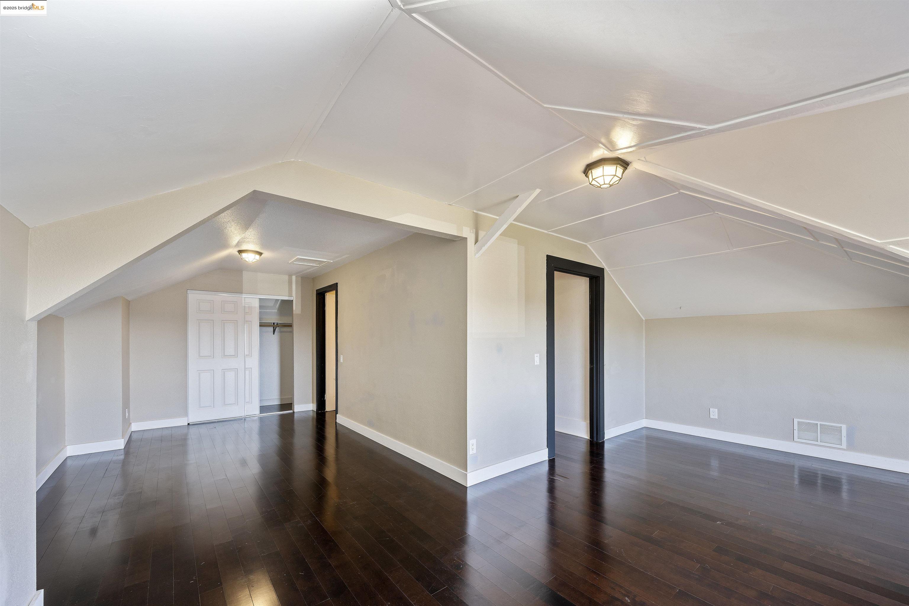 Detail Gallery Image 28 of 60 For 2521 Grande Vista Ave, Oakland,  CA 94601 - 5 Beds | 3 Baths