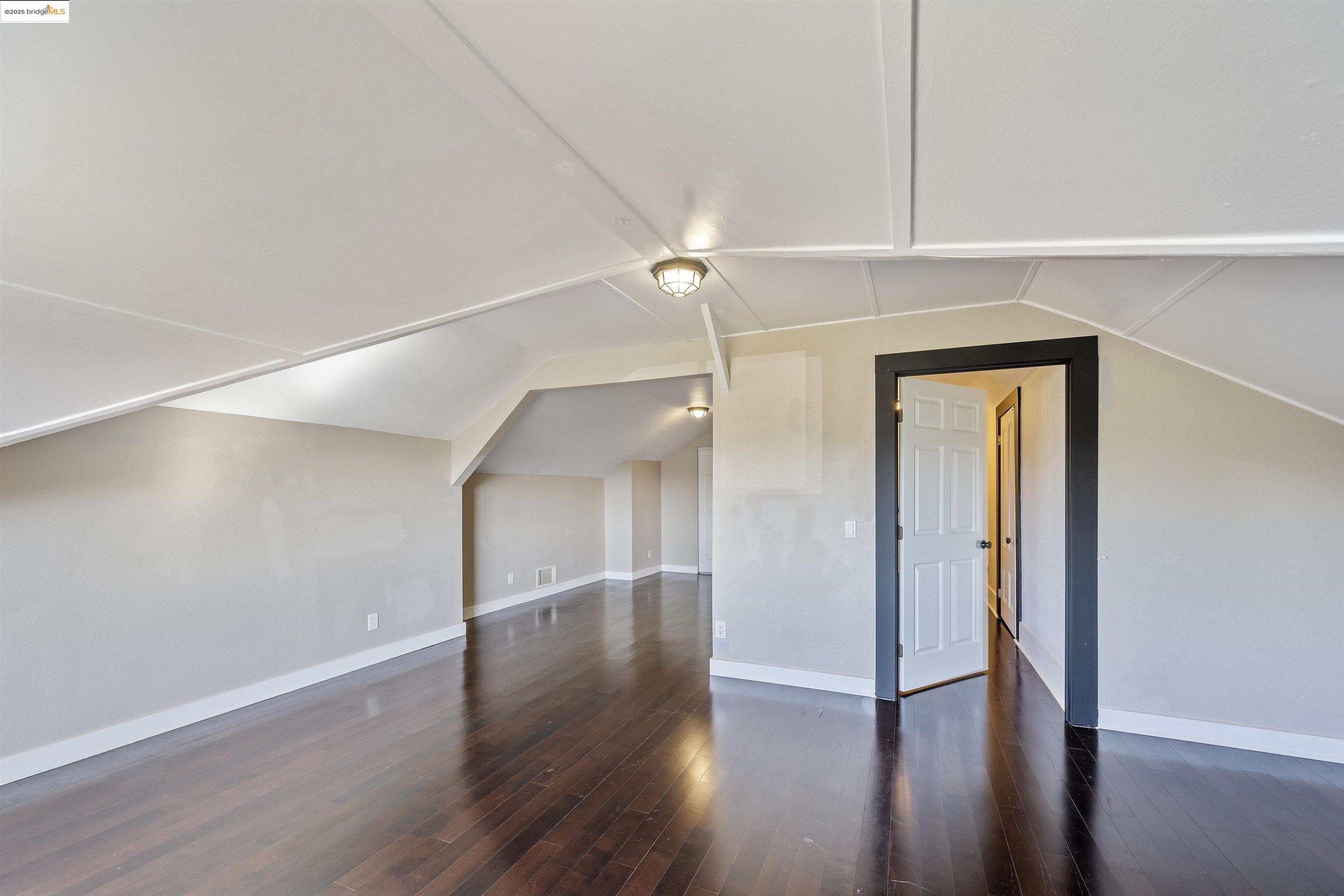Detail Gallery Image 29 of 60 For 2521 Grande Vista Ave, Oakland,  CA 94601 - 5 Beds | 3 Baths