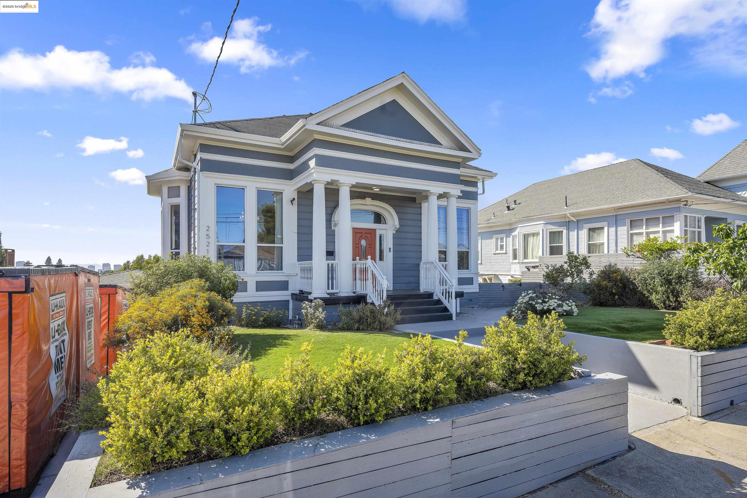 Detail Gallery Image 4 of 60 For 2521 Grande Vista Ave, Oakland,  CA 94601 - 5 Beds | 3 Baths