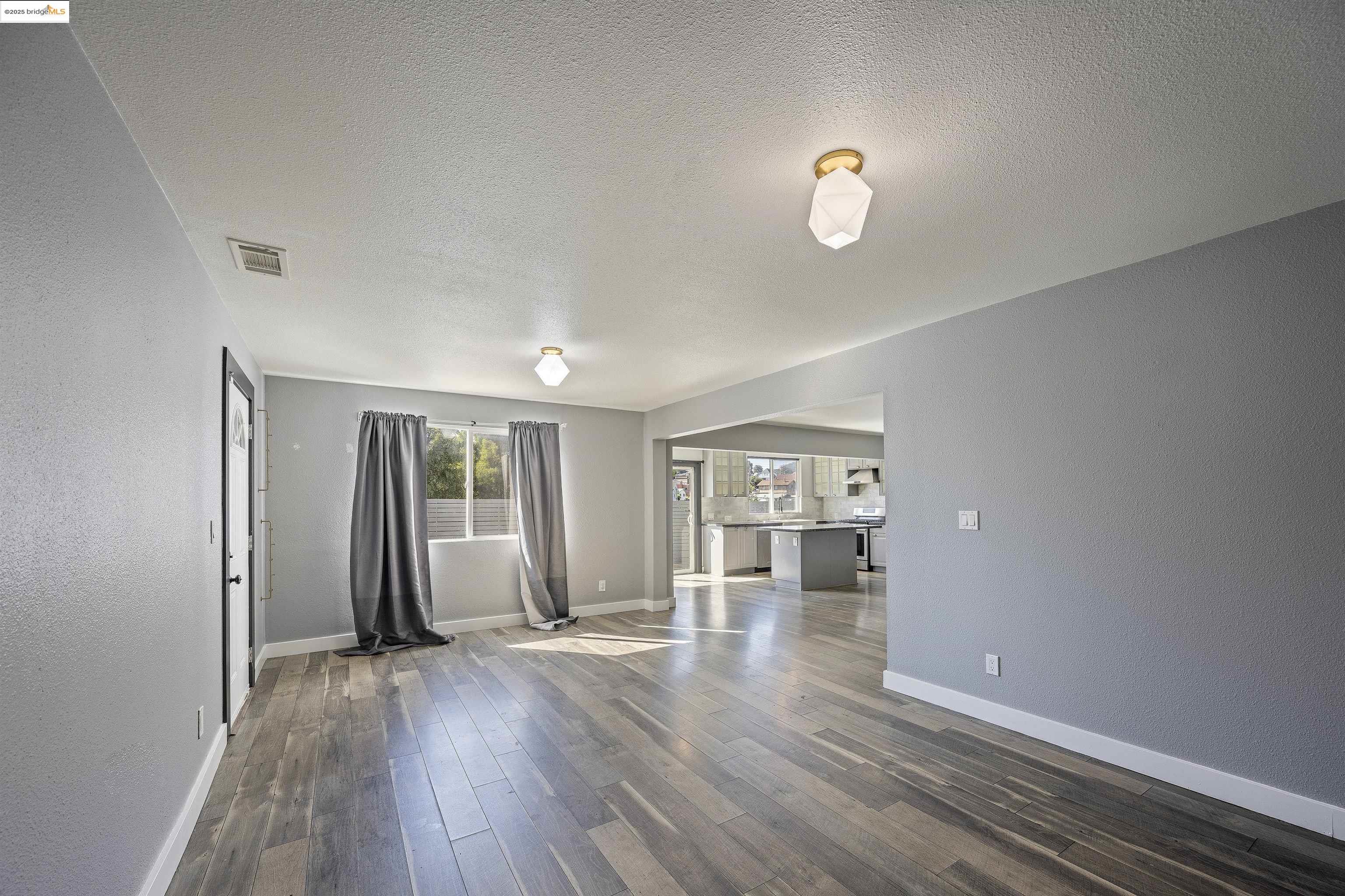 Detail Gallery Image 33 of 60 For 2521 Grande Vista Ave, Oakland,  CA 94601 - 5 Beds | 3 Baths