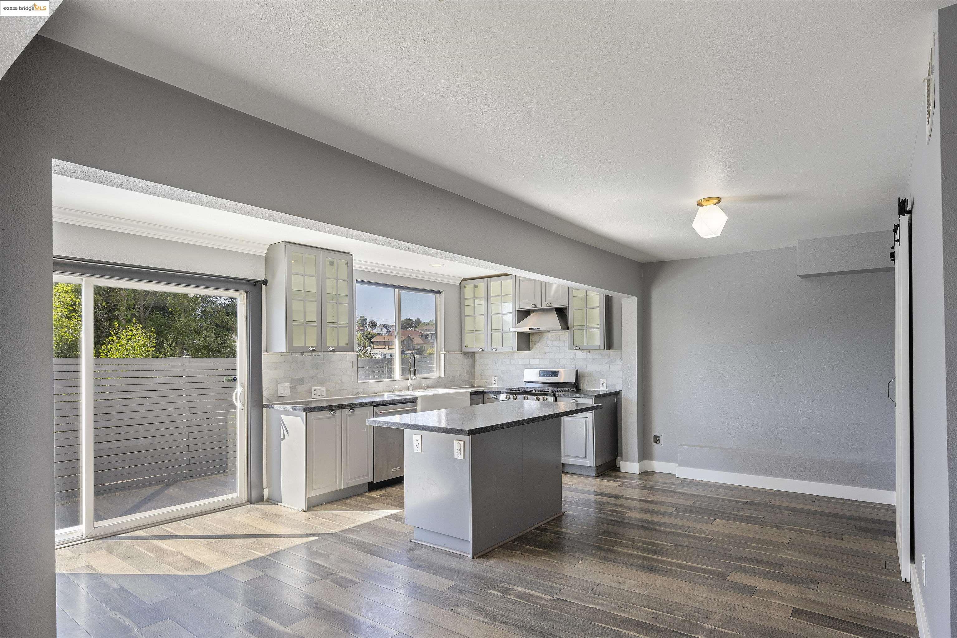 Detail Gallery Image 35 of 60 For 2521 Grande Vista Ave, Oakland,  CA 94601 - 5 Beds | 3 Baths