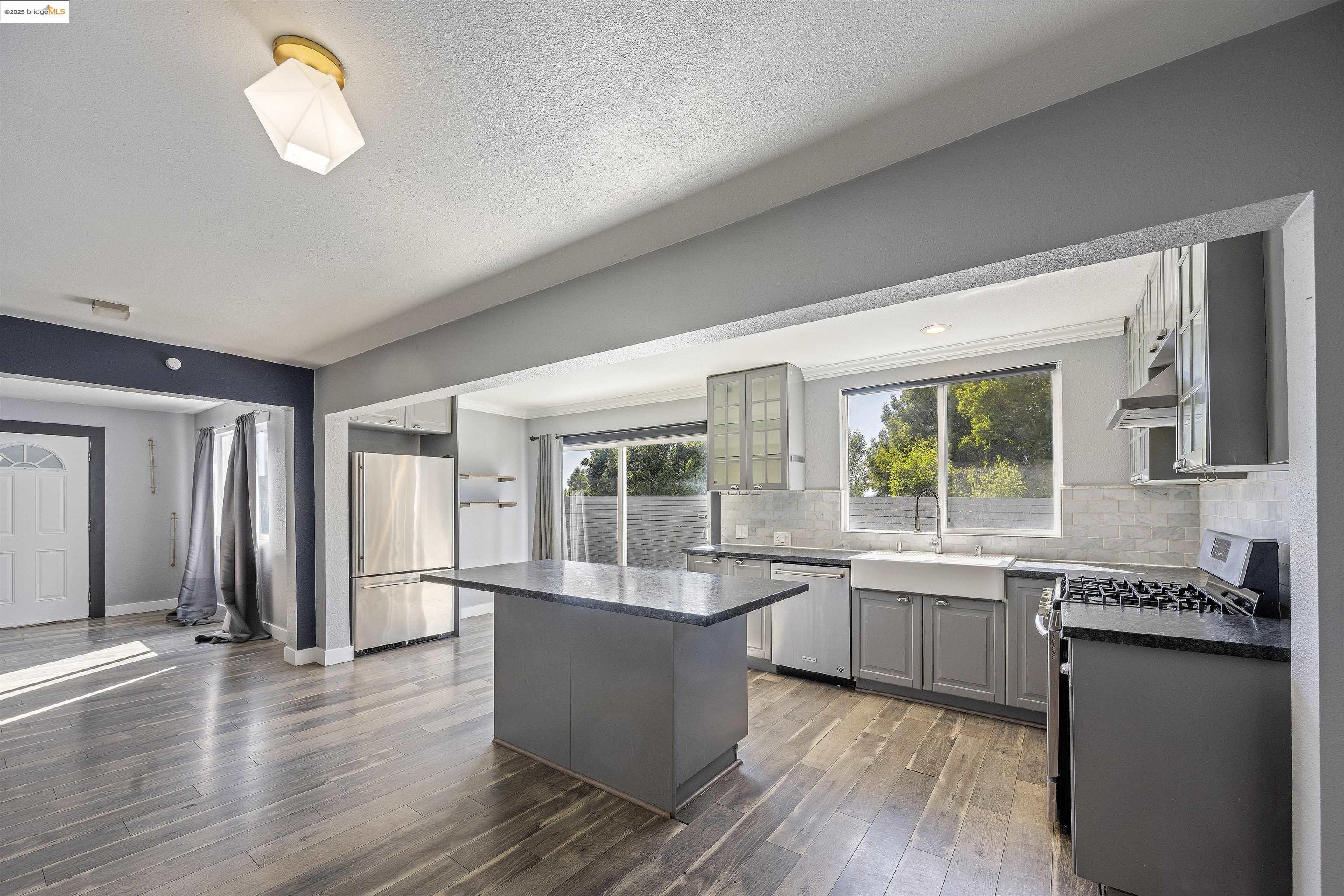 Detail Gallery Image 36 of 60 For 2521 Grande Vista Ave, Oakland,  CA 94601 - 5 Beds | 3 Baths
