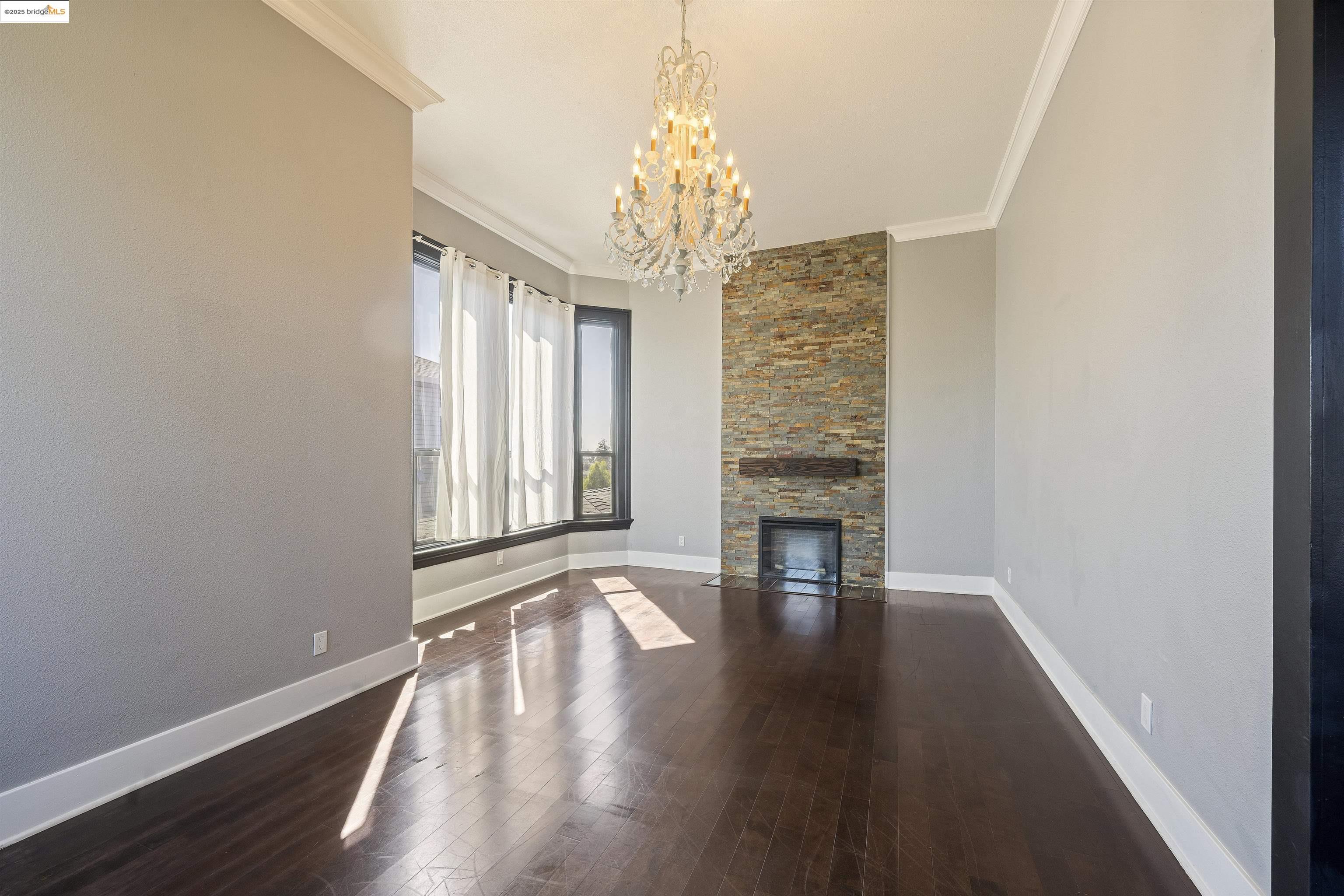 Detail Gallery Image 5 of 60 For 2521 Grande Vista Ave, Oakland,  CA 94601 - 5 Beds | 3 Baths