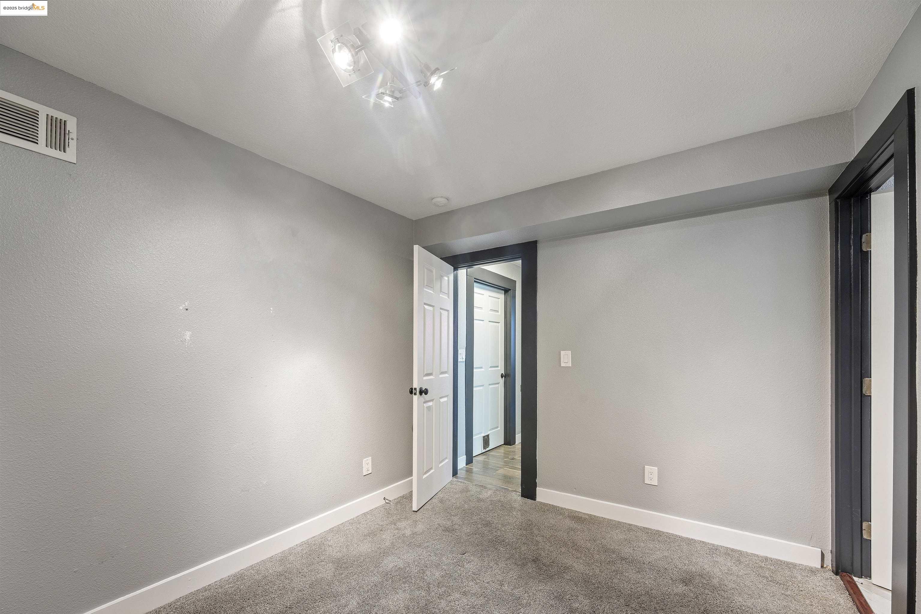 Detail Gallery Image 44 of 60 For 2521 Grande Vista Ave, Oakland,  CA 94601 - 5 Beds | 3 Baths