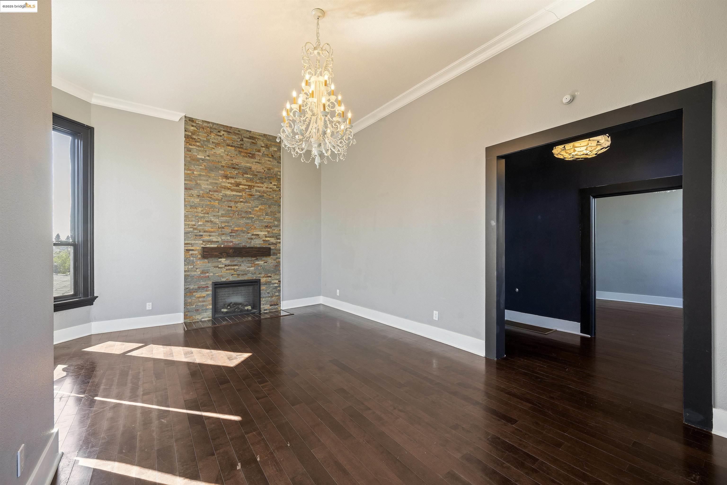 Detail Gallery Image 6 of 60 For 2521 Grande Vista Ave, Oakland,  CA 94601 - 5 Beds | 3 Baths