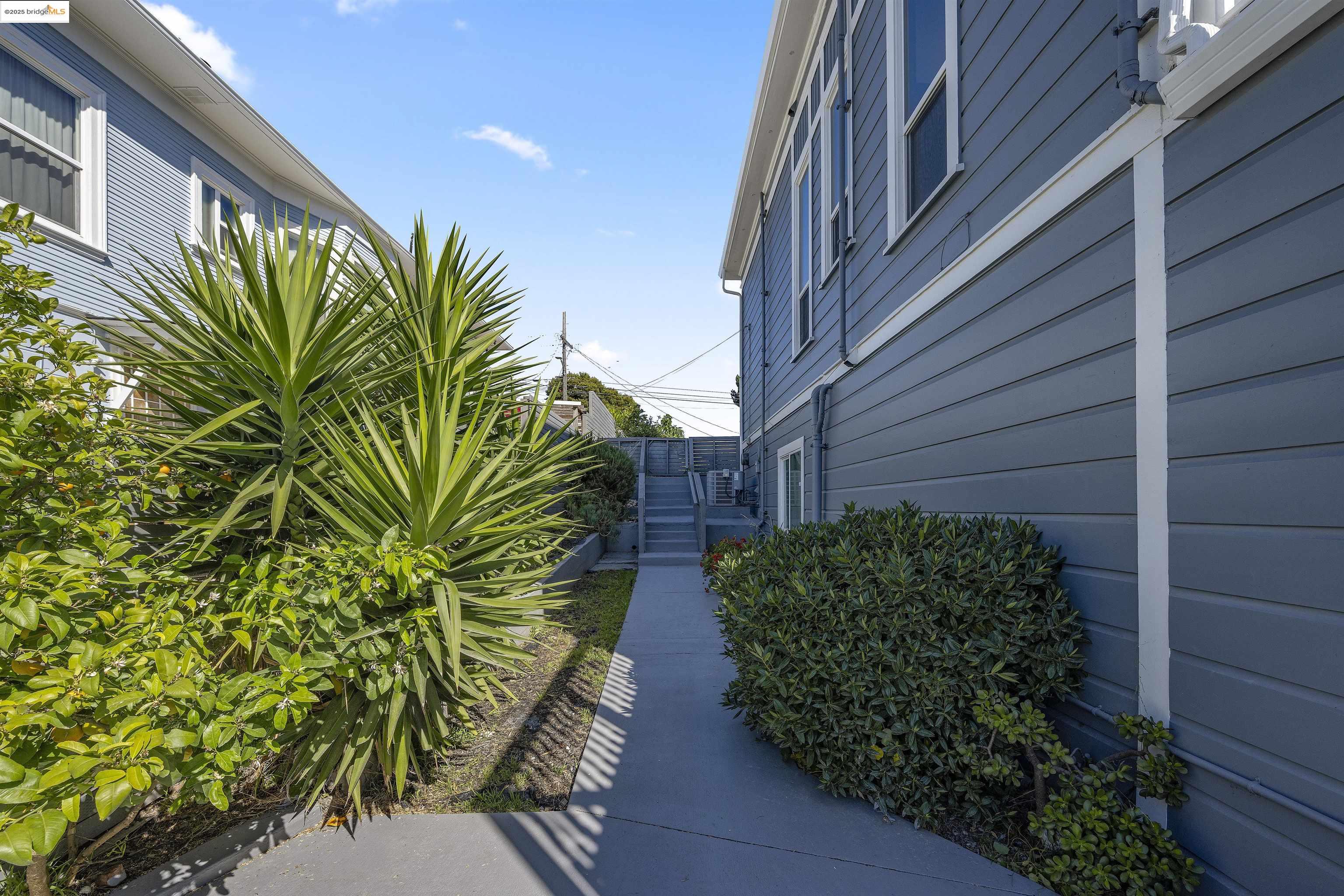 Detail Gallery Image 54 of 60 For 2521 Grande Vista Ave, Oakland,  CA 94601 - 5 Beds | 3 Baths