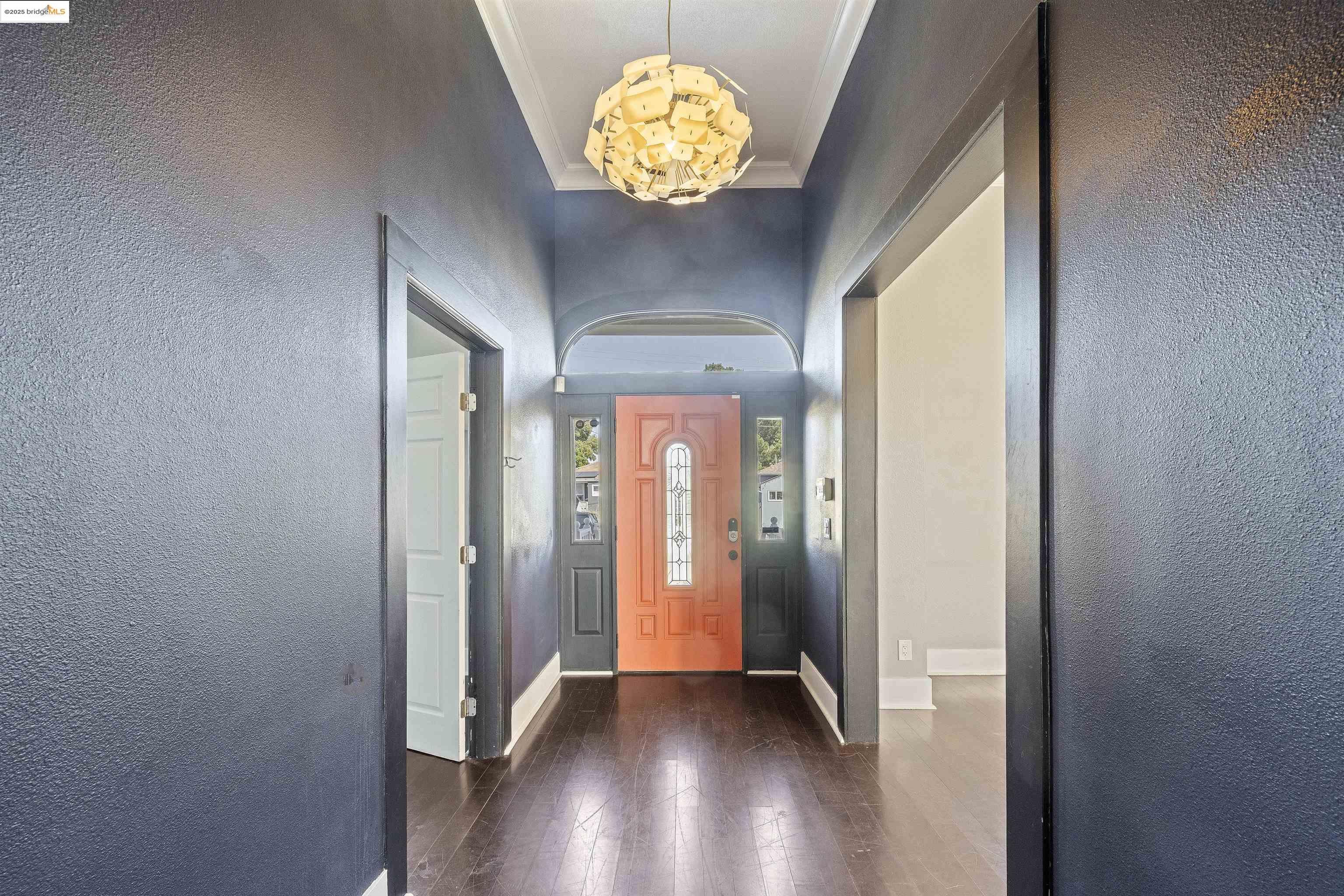 Detail Gallery Image 9 of 60 For 2521 Grande Vista Ave, Oakland,  CA 94601 - 5 Beds | 3 Baths
