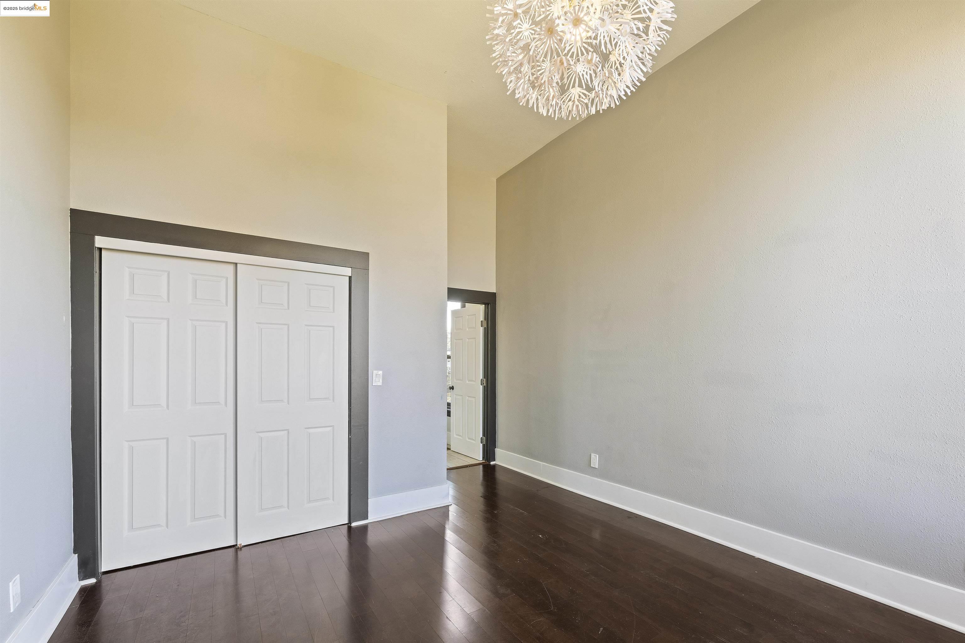 Detail Gallery Image 10 of 60 For 2521 Grande Vista Ave, Oakland,  CA 94601 - 5 Beds | 3 Baths