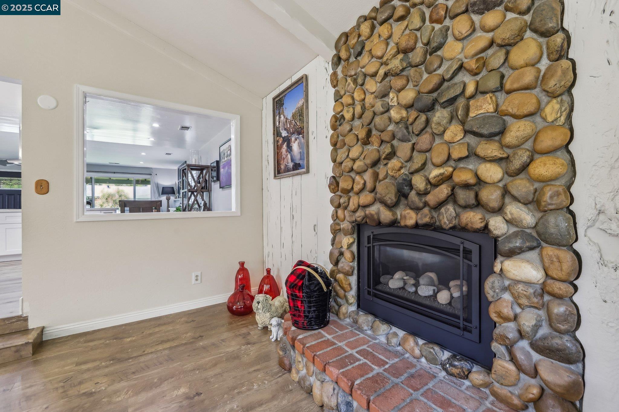 Detail Gallery Image 10 of 31 For 5521 Alaska Dr, Concord,  CA 94521 - 3 Beds | 2 Baths
