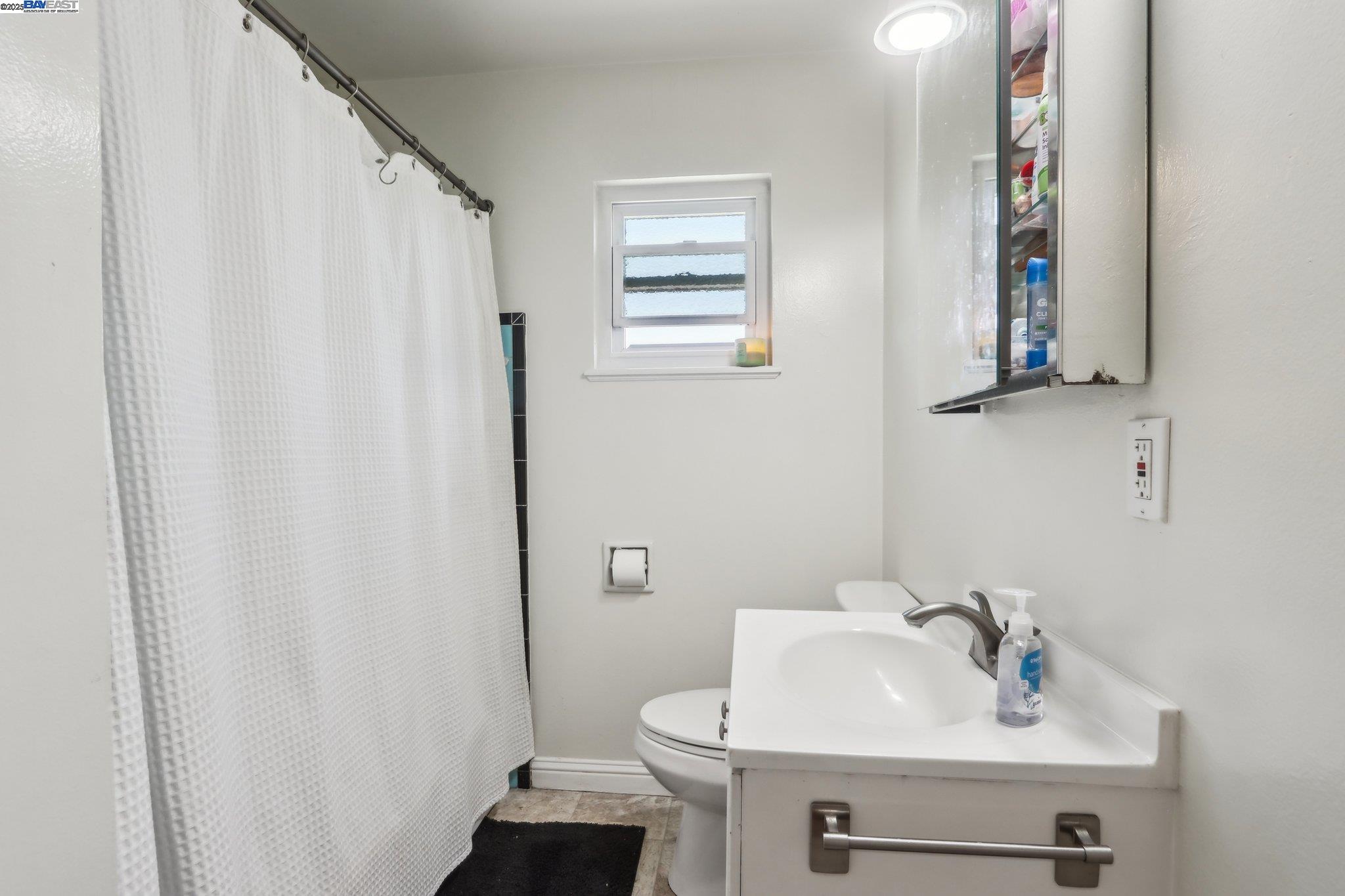 Detail Gallery Image 11 of 24 For 759 Bishop Ave, Hayward,  CA 94544 - 3 Beds | 1 Baths