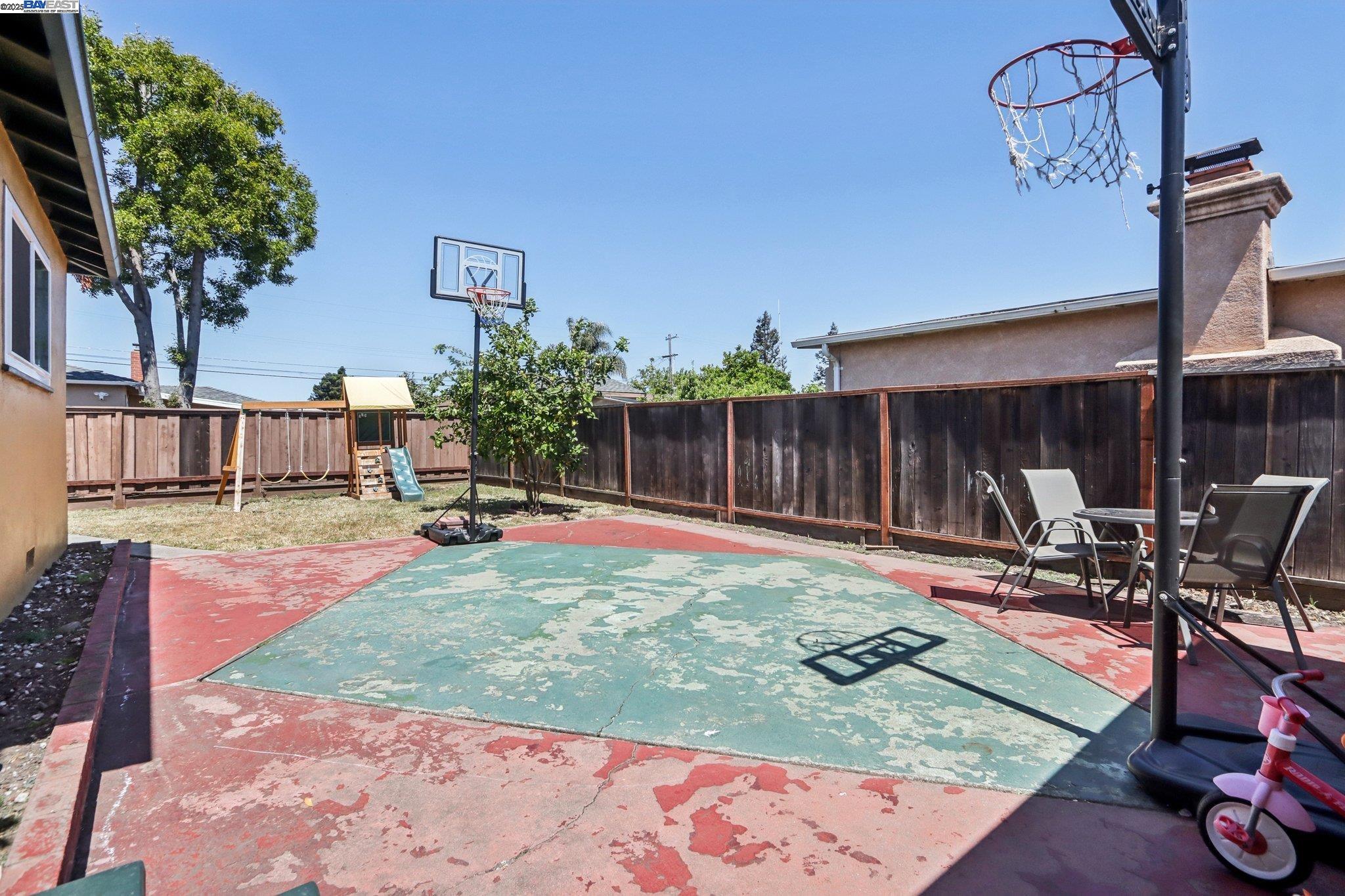 Detail Gallery Image 15 of 24 For 759 Bishop Ave, Hayward,  CA 94544 - 3 Beds | 1 Baths