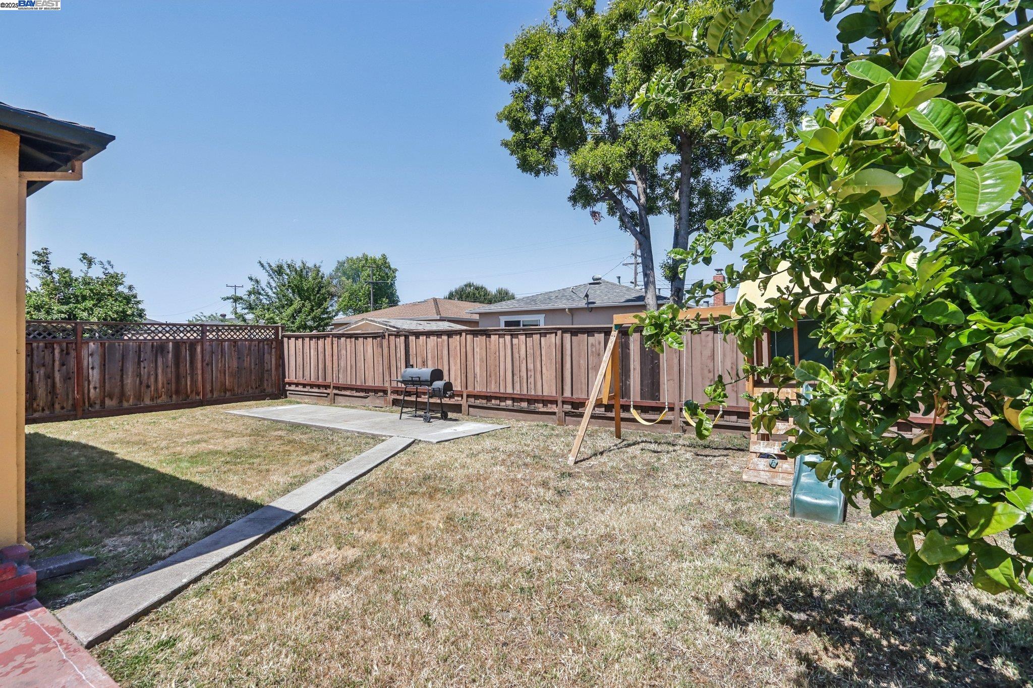 Detail Gallery Image 17 of 24 For 759 Bishop Ave, Hayward,  CA 94544 - 3 Beds | 1 Baths
