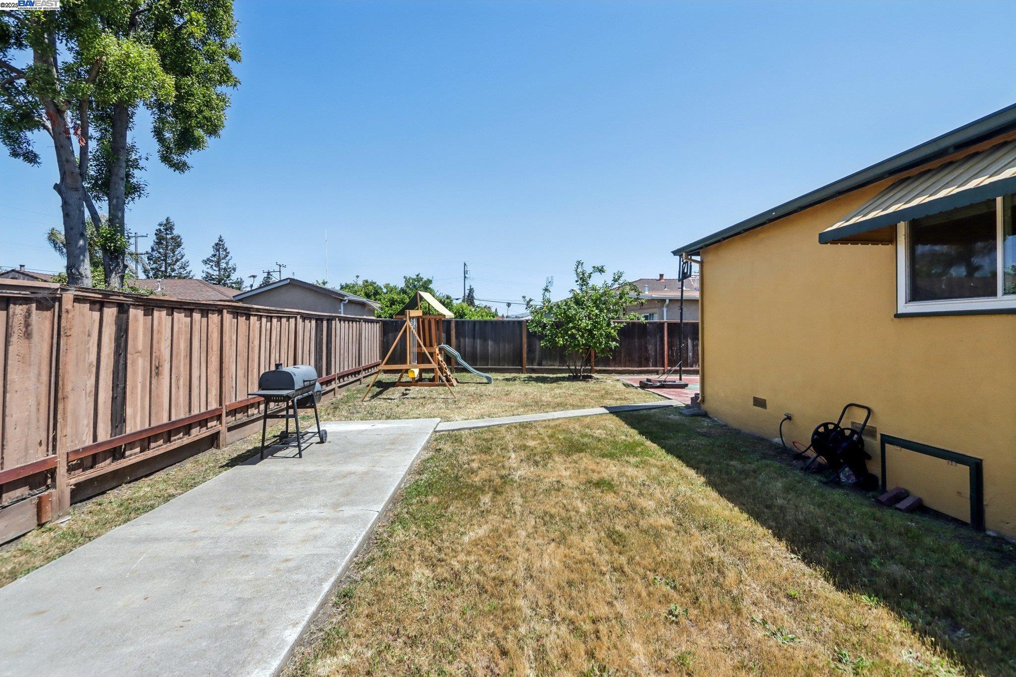 Detail Gallery Image 19 of 24 For 759 Bishop Ave, Hayward,  CA 94544 - 3 Beds | 1 Baths