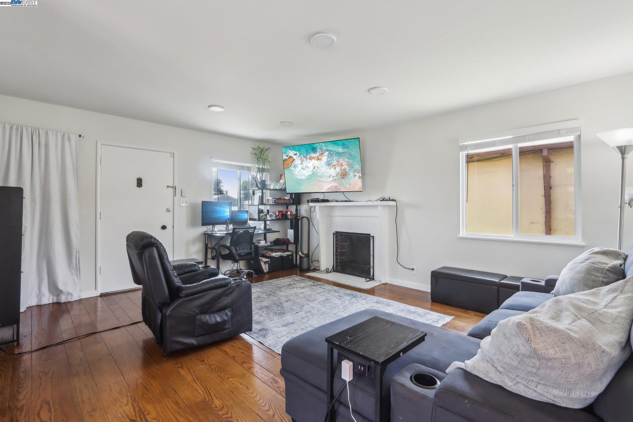 Detail Gallery Image 4 of 24 For 759 Bishop Ave, Hayward,  CA 94544 - 3 Beds | 1 Baths