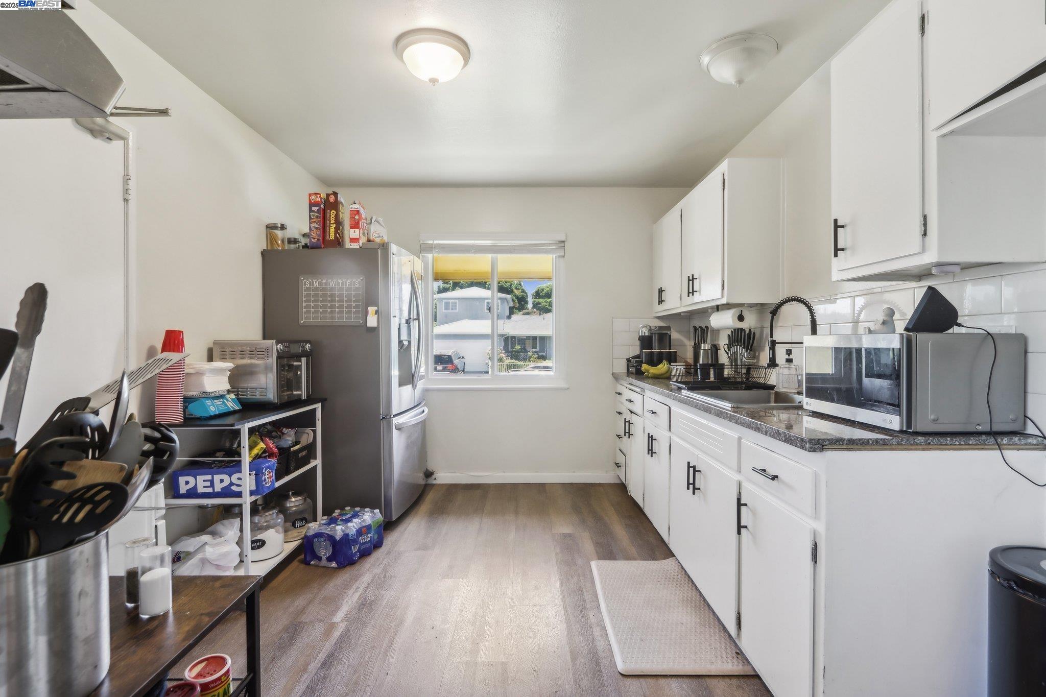 Detail Gallery Image 8 of 24 For 759 Bishop Ave, Hayward,  CA 94544 - 3 Beds | 1 Baths