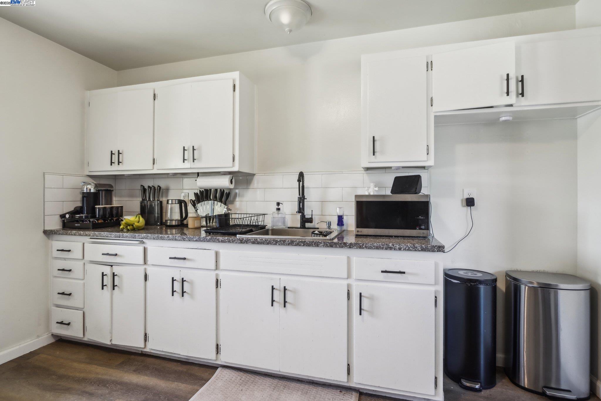 Detail Gallery Image 9 of 24 For 759 Bishop Ave, Hayward,  CA 94544 - 3 Beds | 1 Baths
